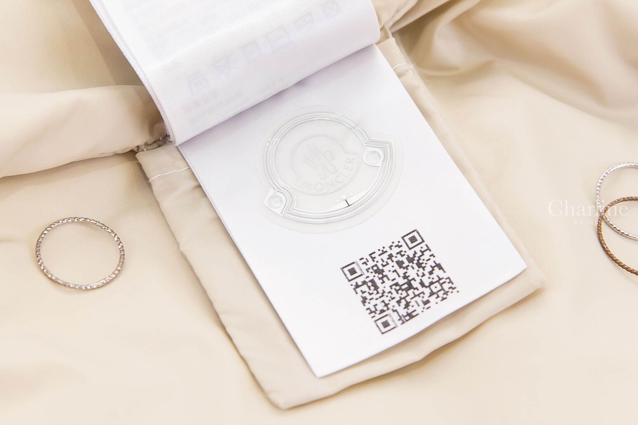 Moncler Baise Down Gilet 粉色小立領黑色圓釦羽絨背心-Charline Boutique 精品代購