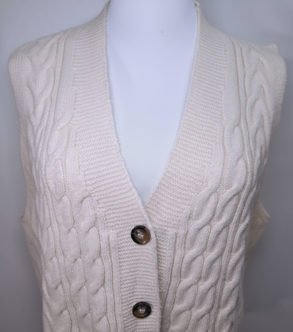復古麻花紋 V 領排釦針織背心 C6