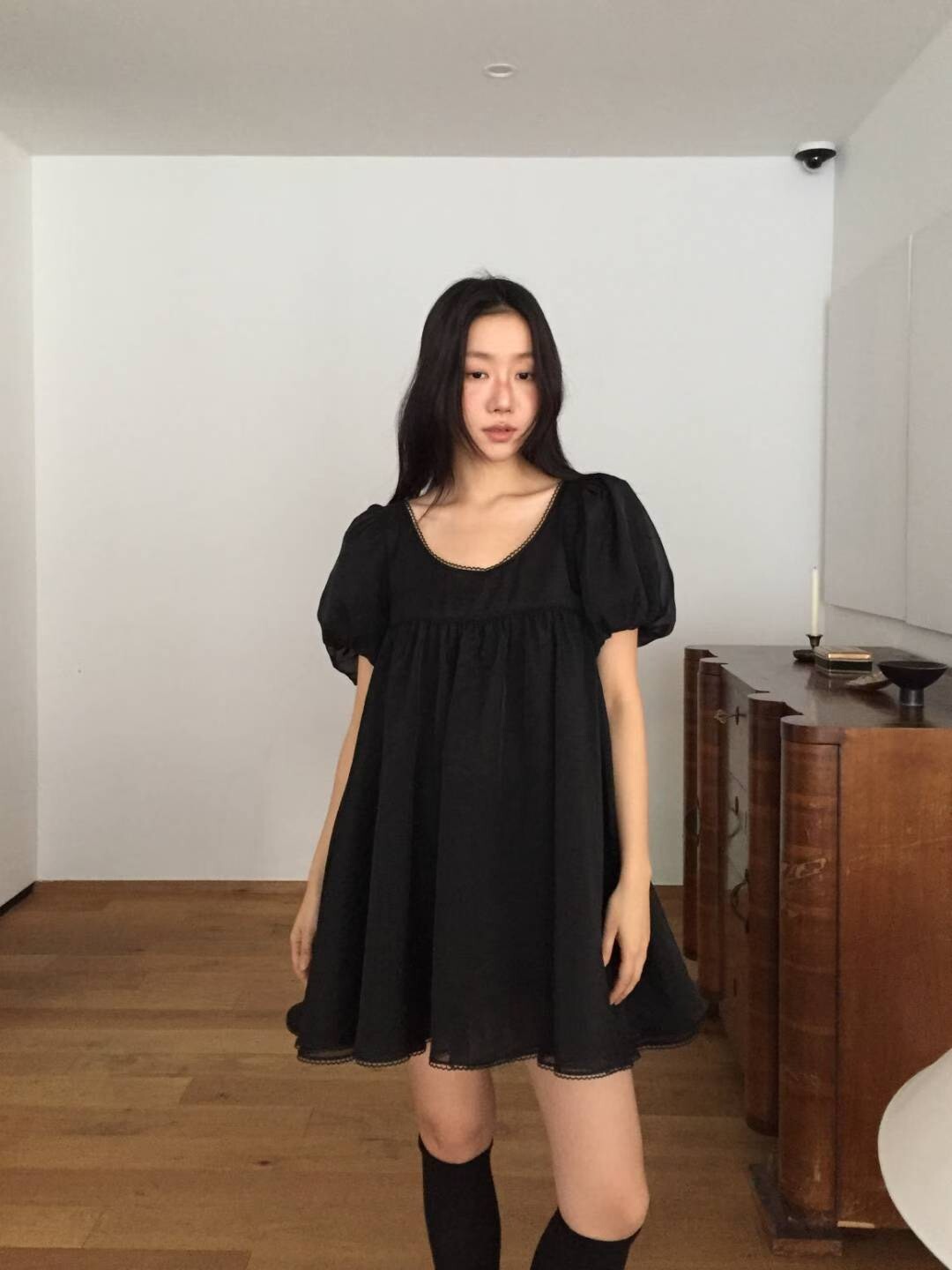 #AD98減齡泡泡袖小洋裝(黑/白)