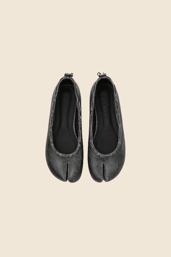 PAES - 分趾皮革平底鞋（復古黑）