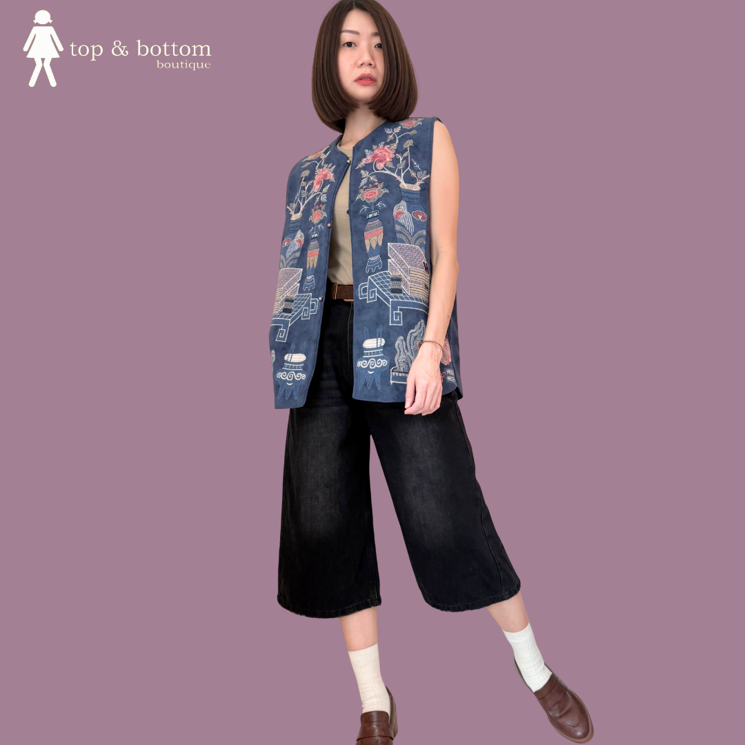 KNEE LENGTH WIDE LEG JEANS WITH LABUBU