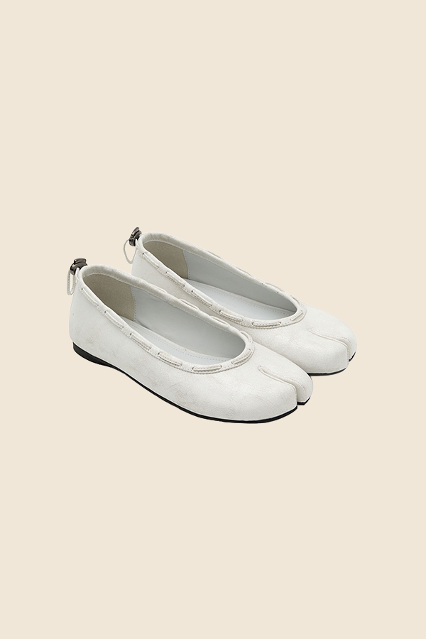 PAES - 分趾皮革平底鞋（復古白）