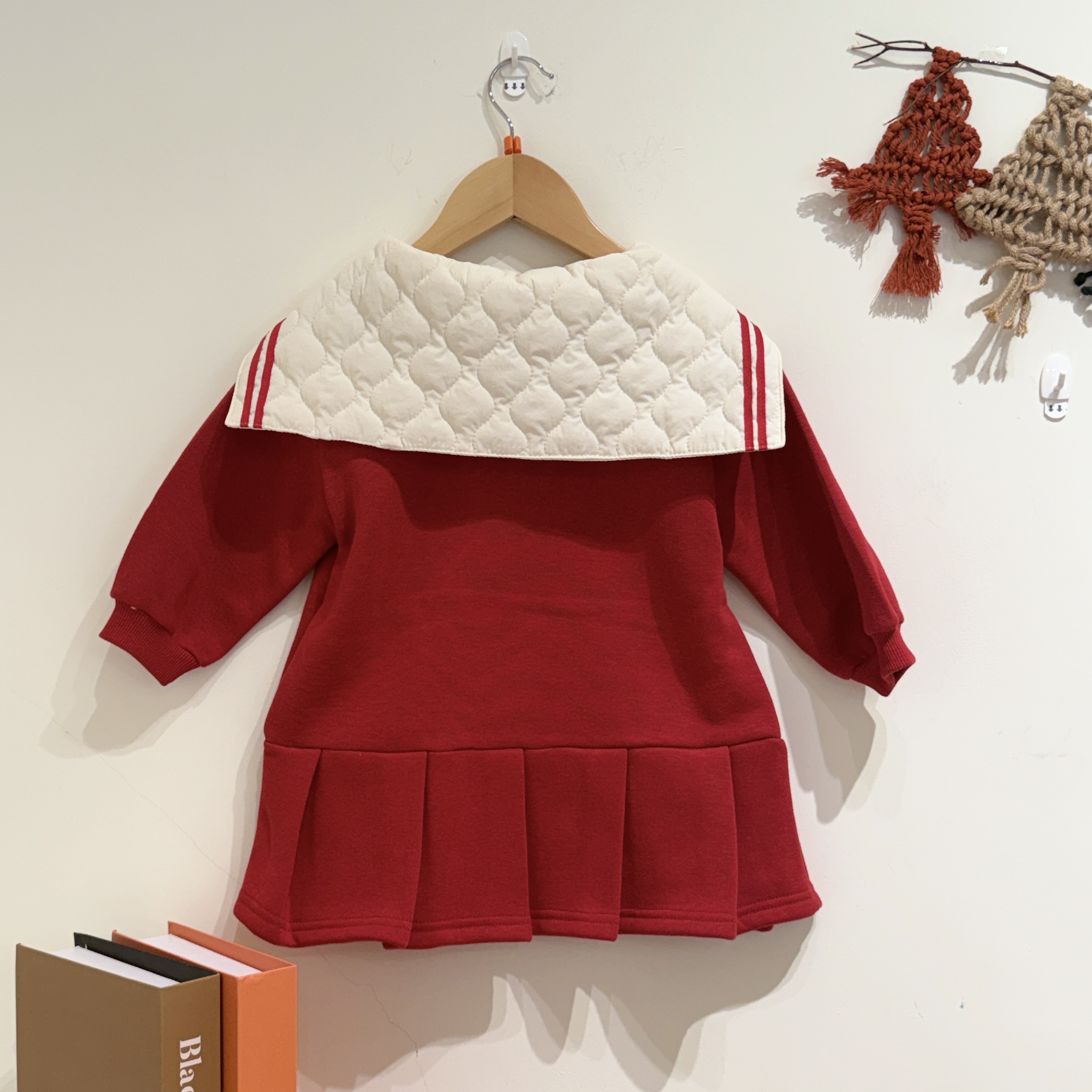 韓國 VIVIDI - 加絨海軍領洋裝