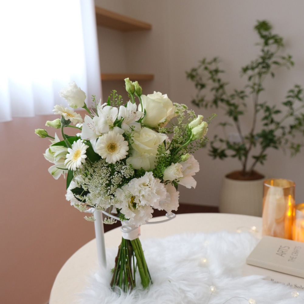 鮮花捧花 / 可愛白