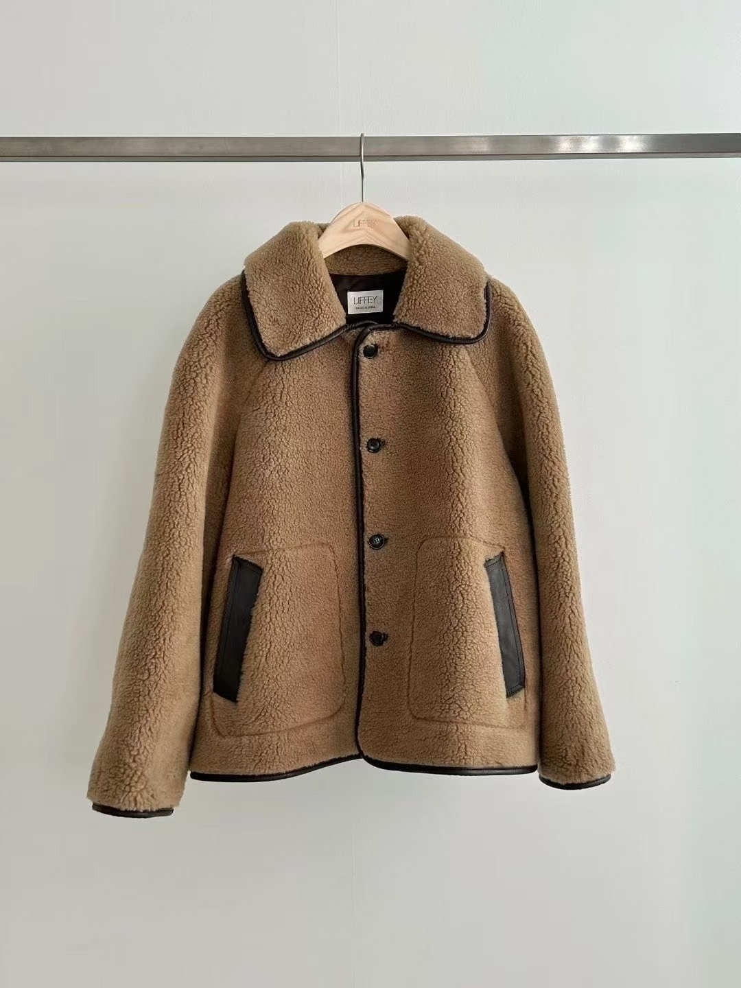 LY5311 拼皮邊羊羔毛外套