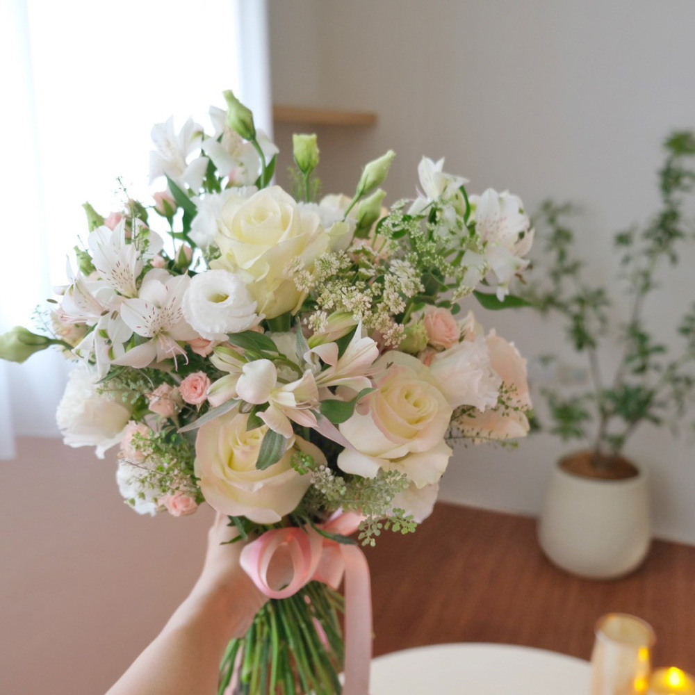 自然感鮮花捧花 / 白色點綴粉