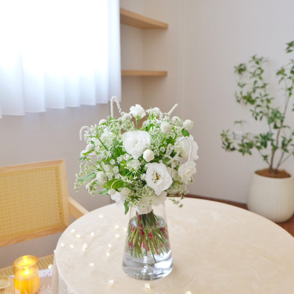 簡約自然感鮮花捧花 / 白綠