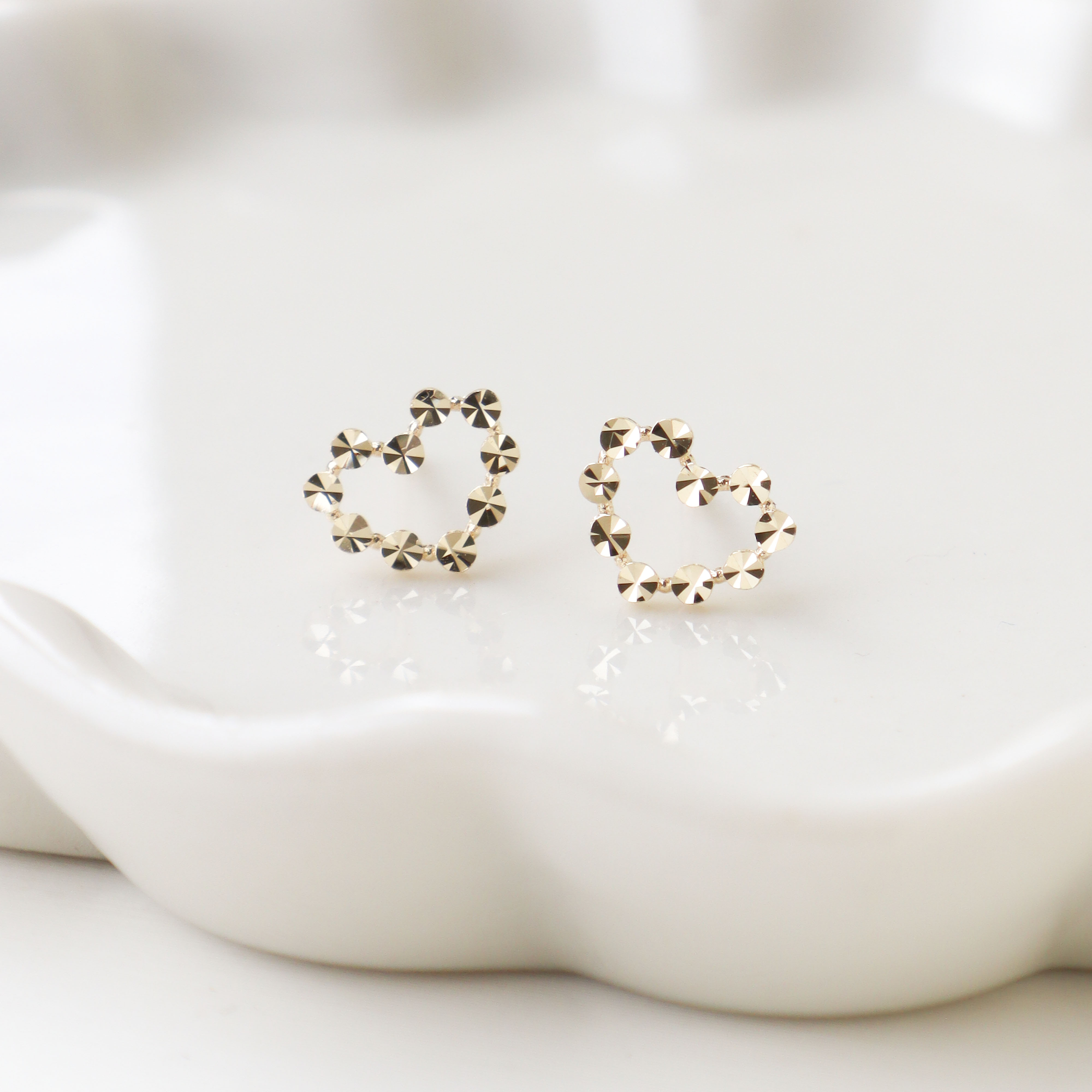 10K/點點菱面愛心耳環