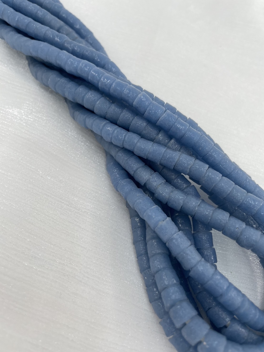 No.9貿易老藍珠7mm高5mm總長64cm共100顆