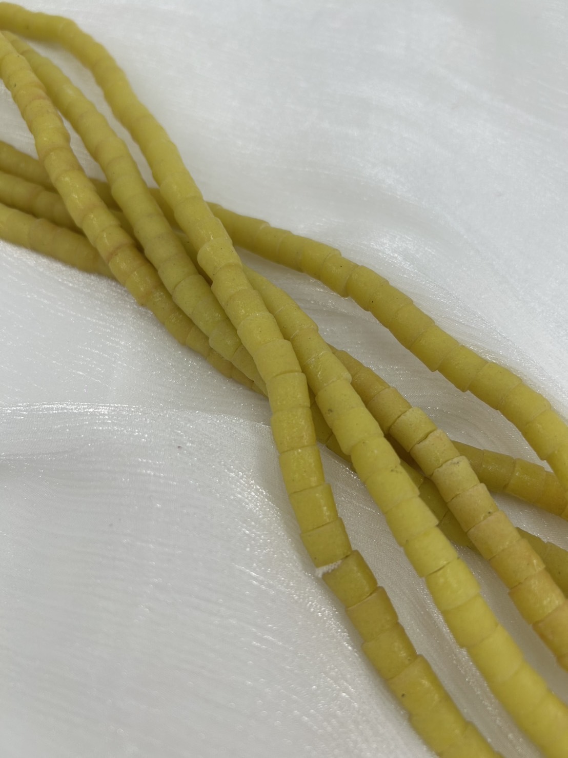 No.2貿易老黃珠7mm高5mm總長64cm共100顆