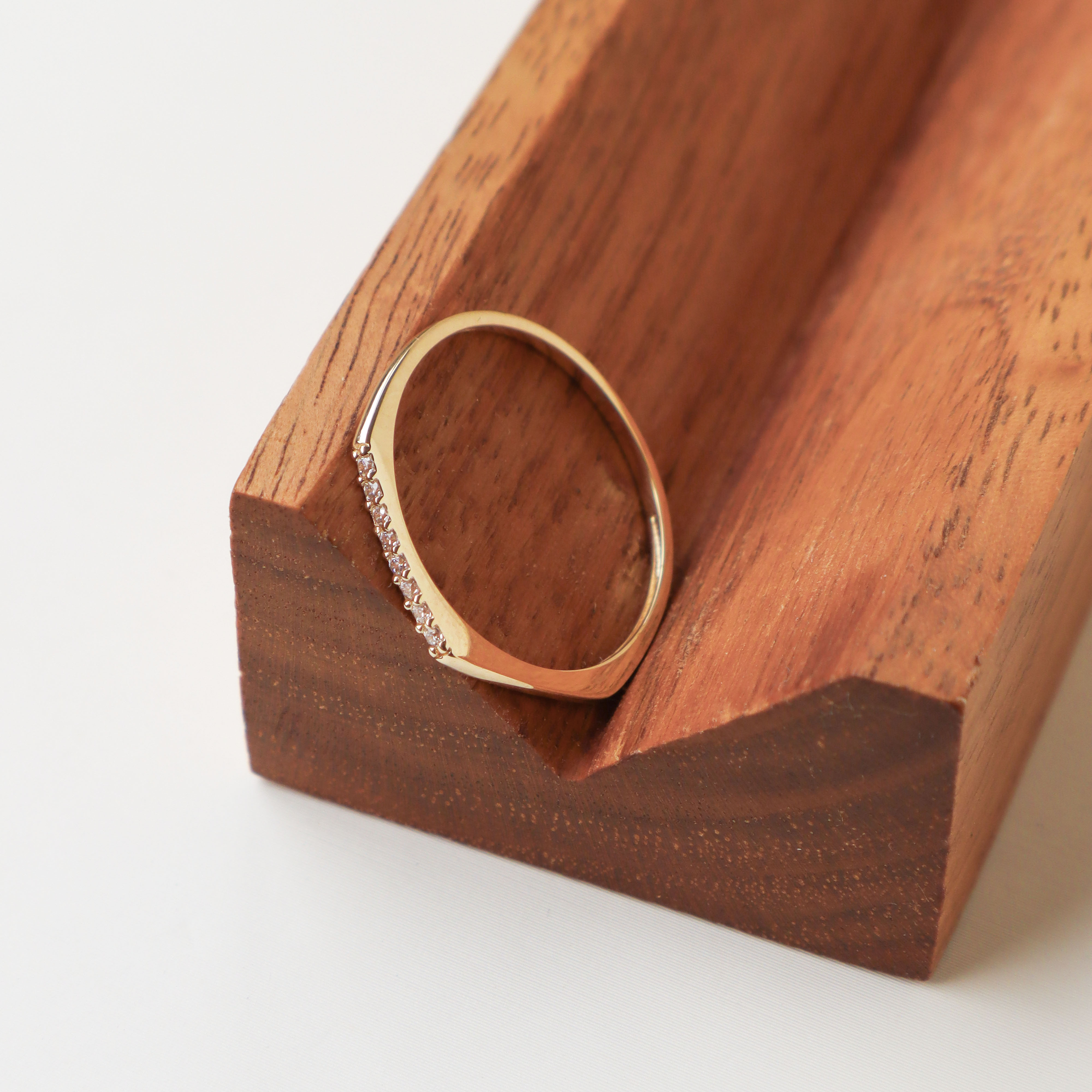 10K/簡約不對稱排鑽戒指