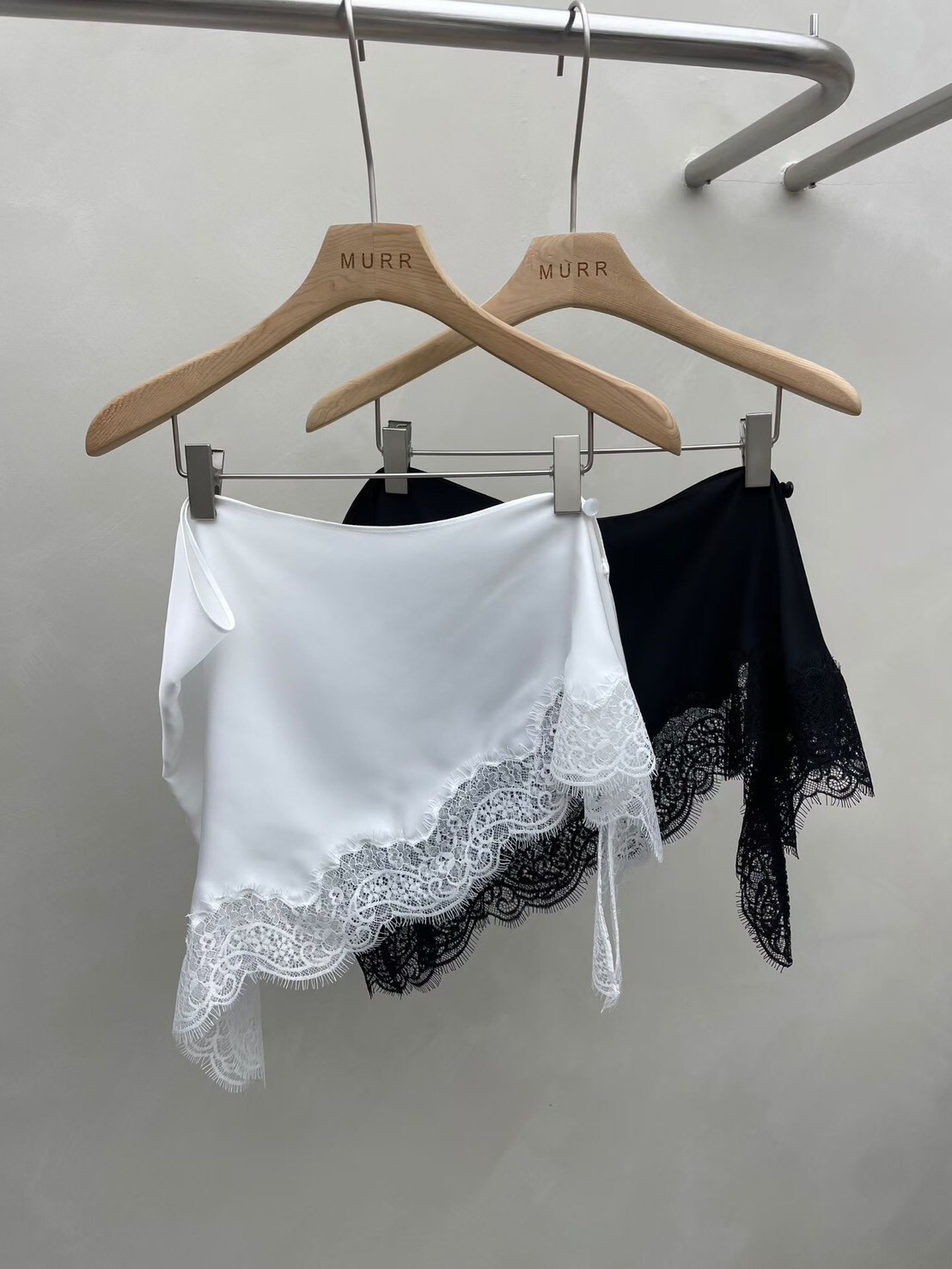 #AD101蕾絲屁簾(黑/白)