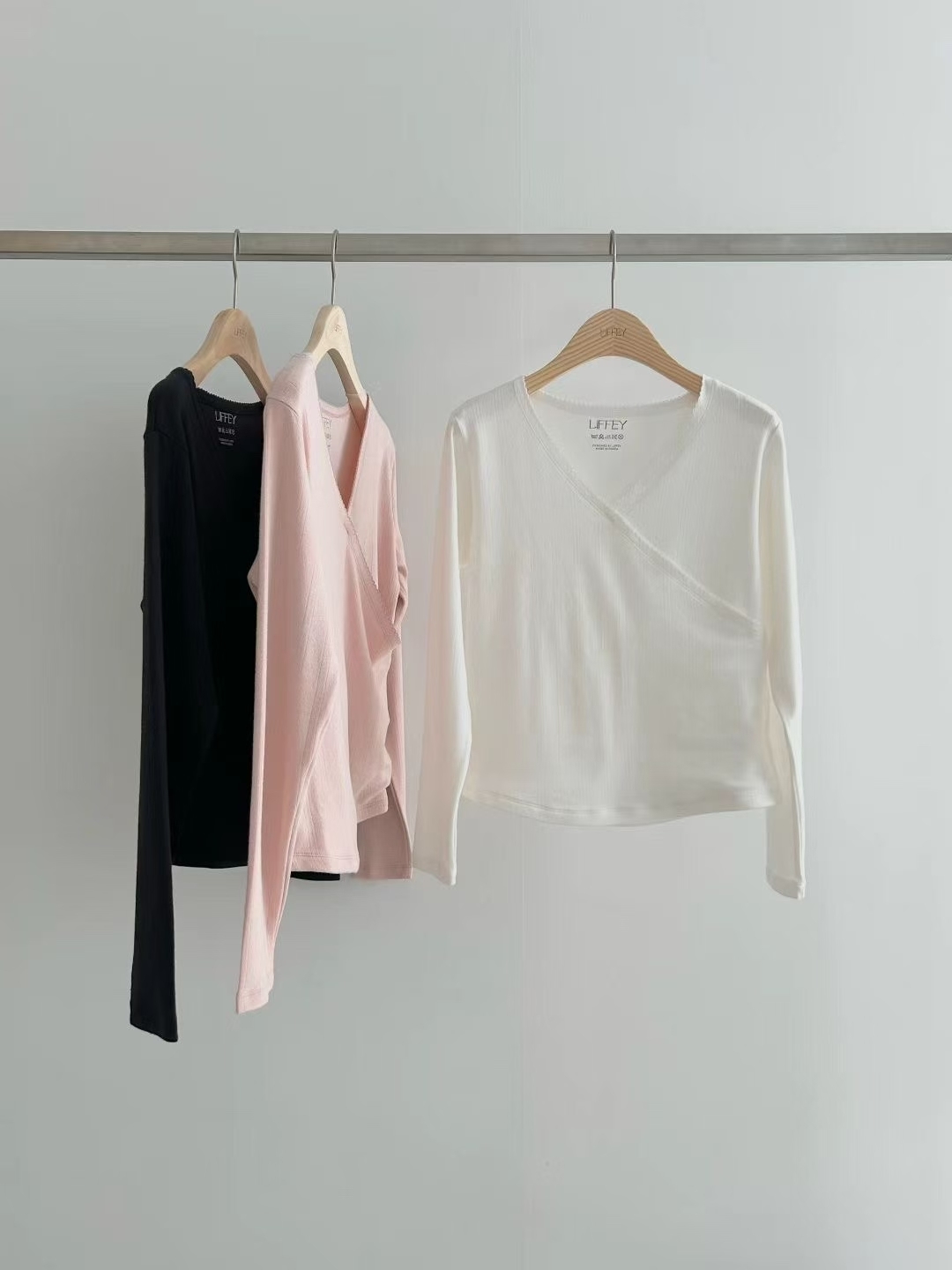 LY5327 交叉V領上衣