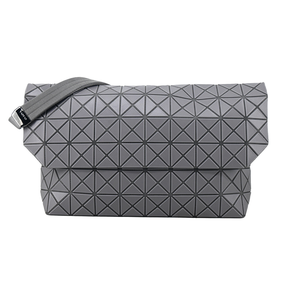 ISSEY MIYAKE 三宅一生BAOBAO PRISM 啞光翻蓋郵差斜背包-灰色