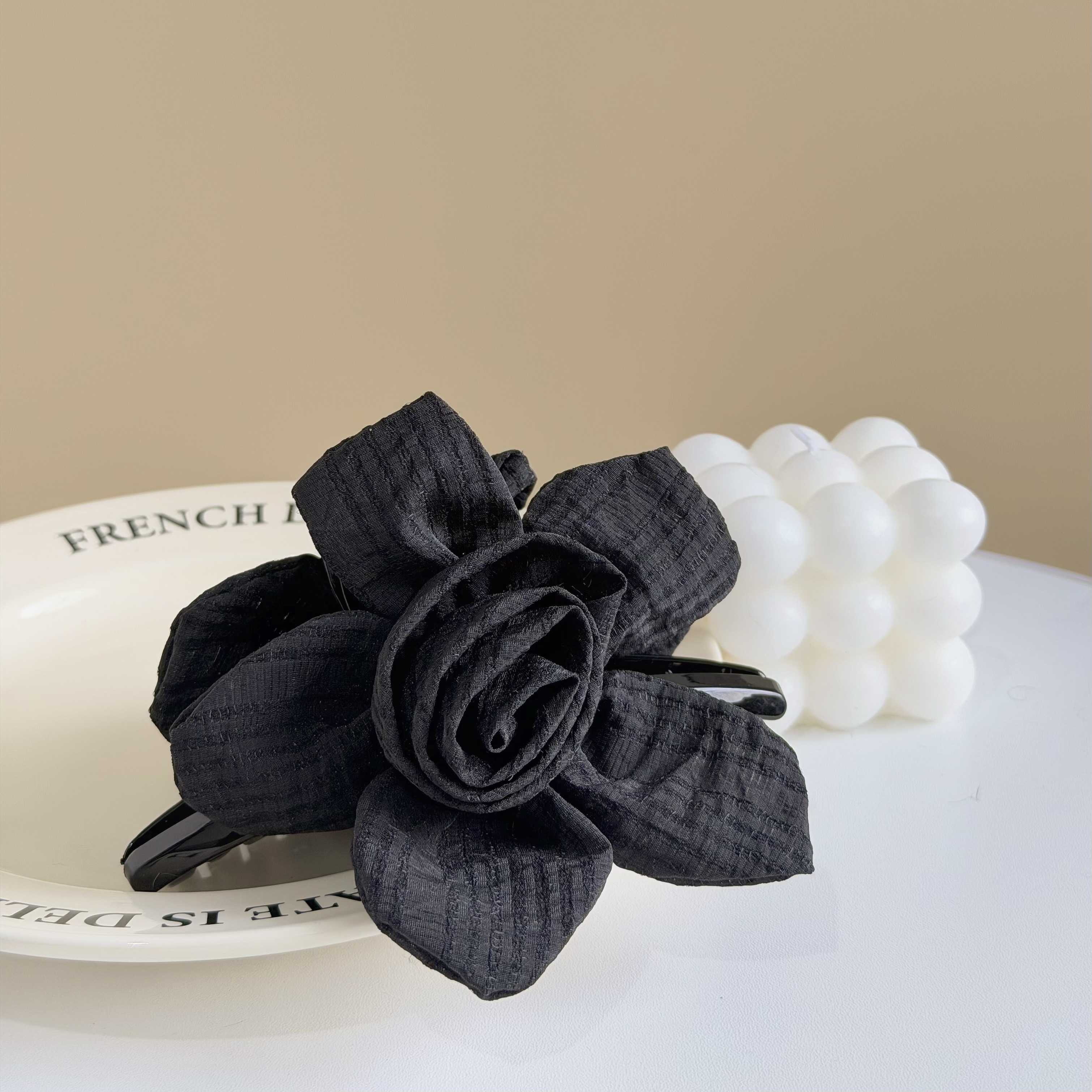 H205壓紋布面花朵鯊魚夾