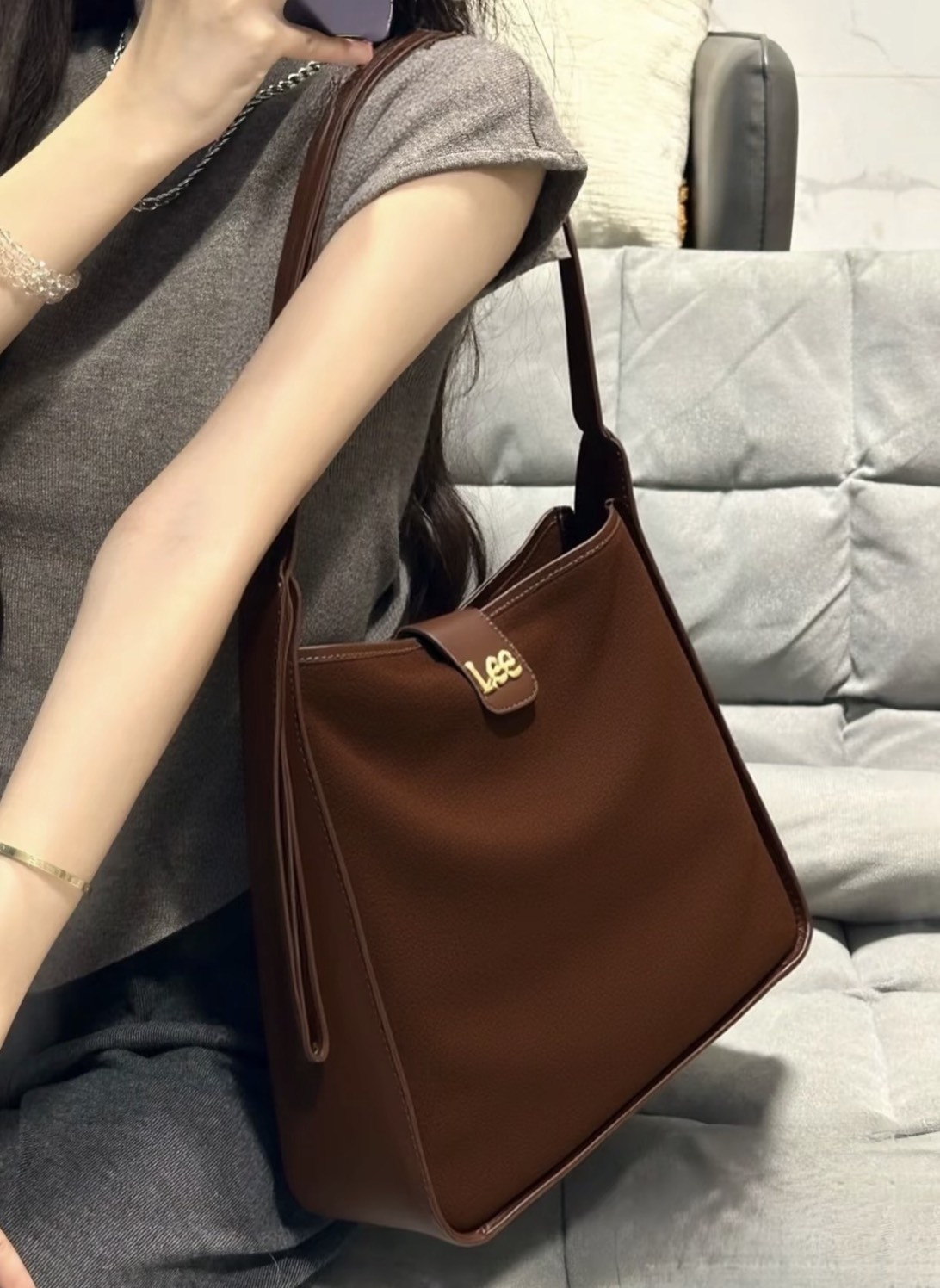 < 麂皮高質感 >LEE 麂皮緞面美拉德配色 絨面 單肩包 送收納包  1+1