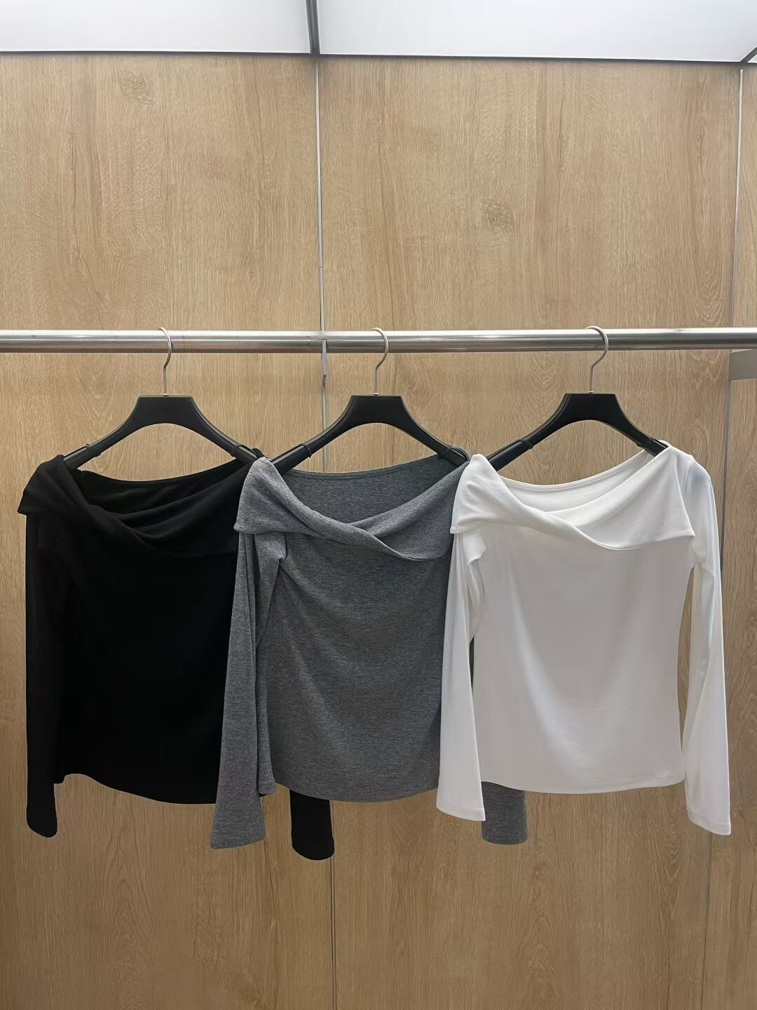 不對稱扭結領片造型合身長袖上衣 / 3色