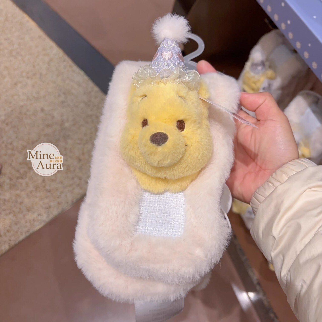 2025 冬日 小熊維尼和朋友們系列 小熊維尼 Winnie the Pooh 絨毛大頭 造型 圍巾 -上海迪士尼樂園