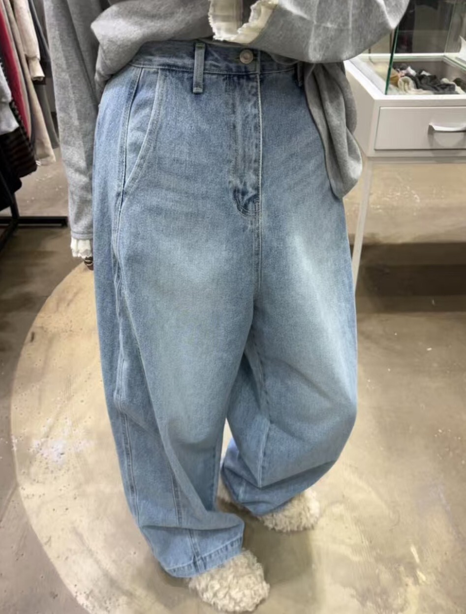 #AD26剪裁彎刀牛仔褲