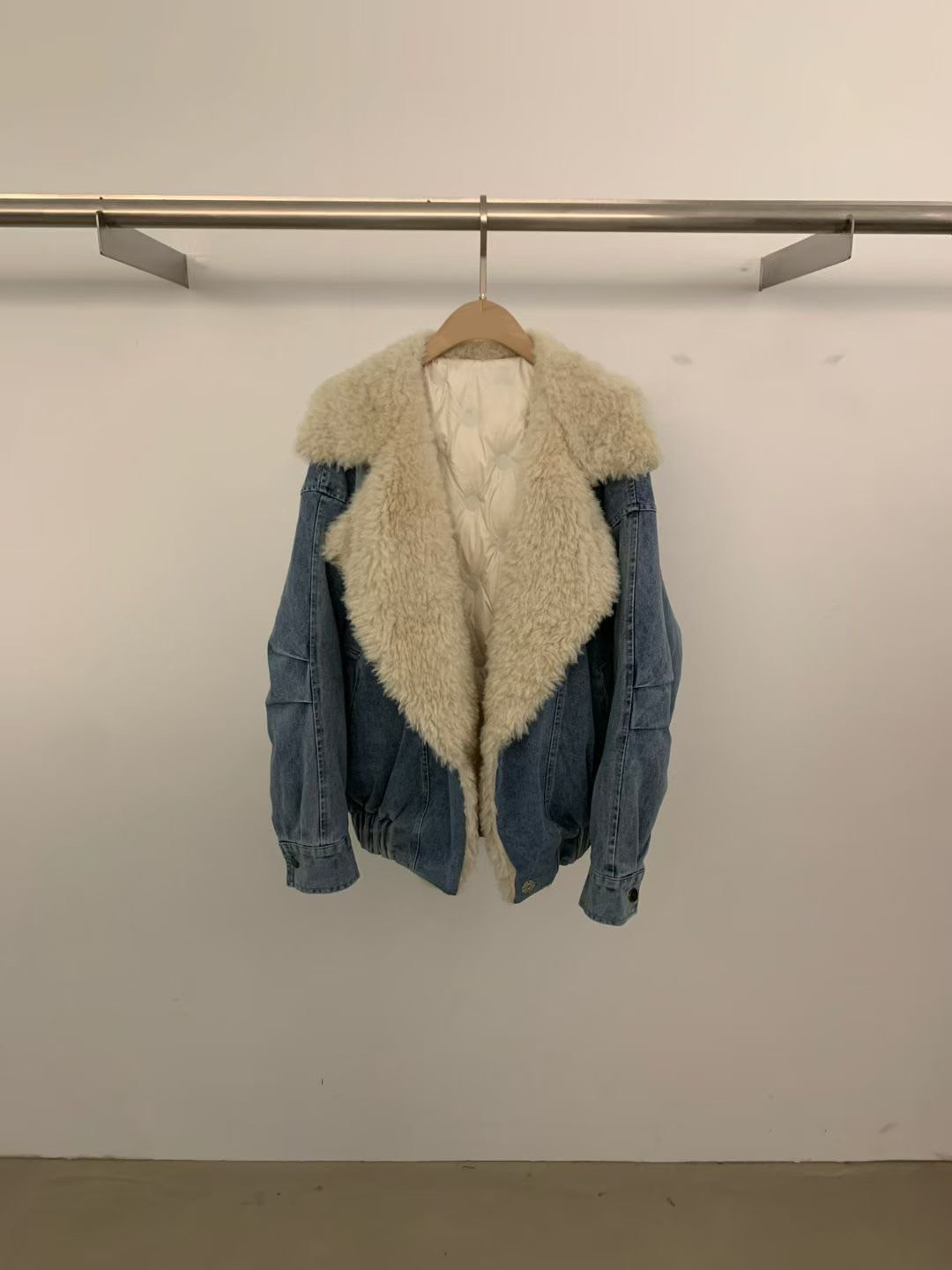 配色QQ毛領片造型內鋪棉牛仔外套