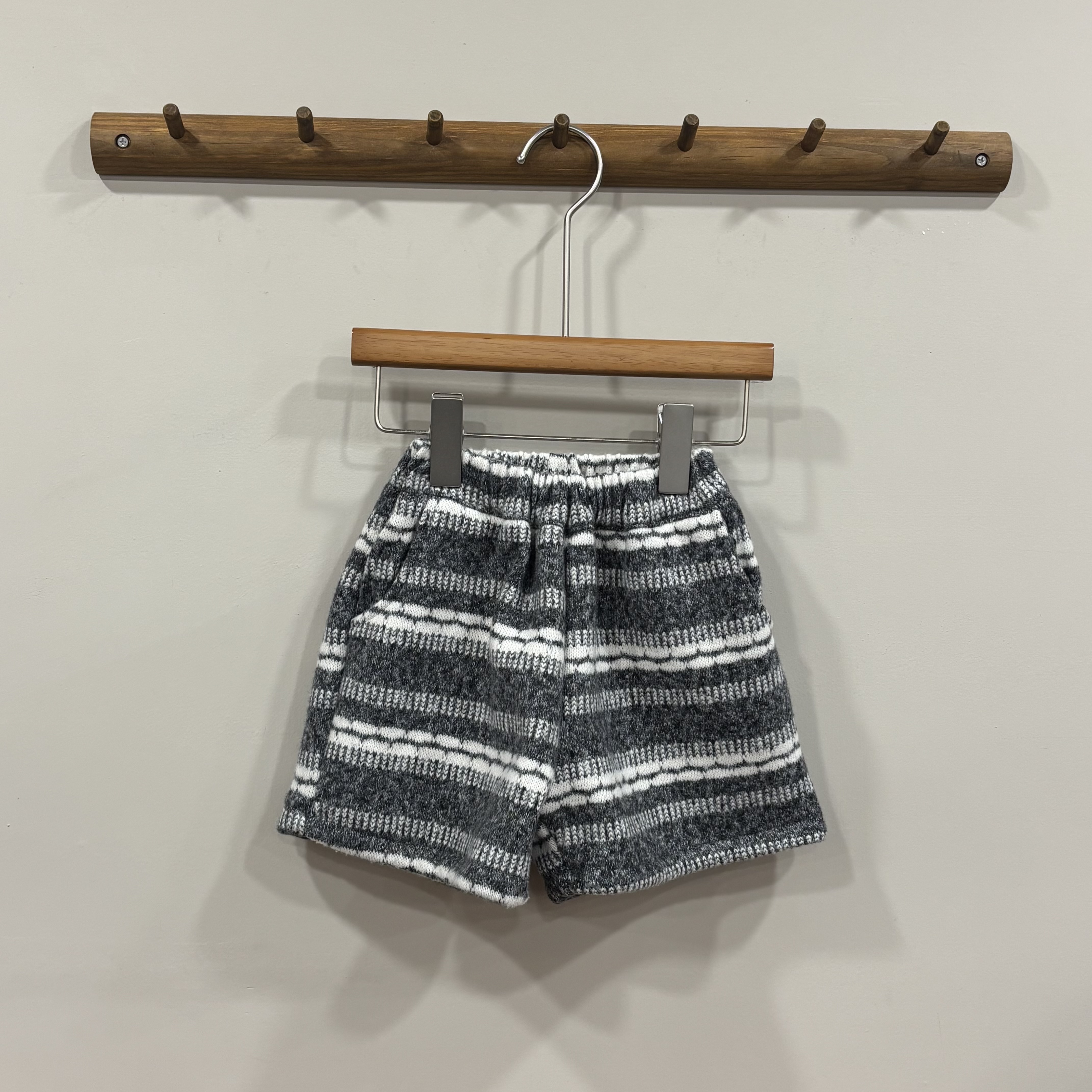 A03663內刷毛毛呢灰短褲