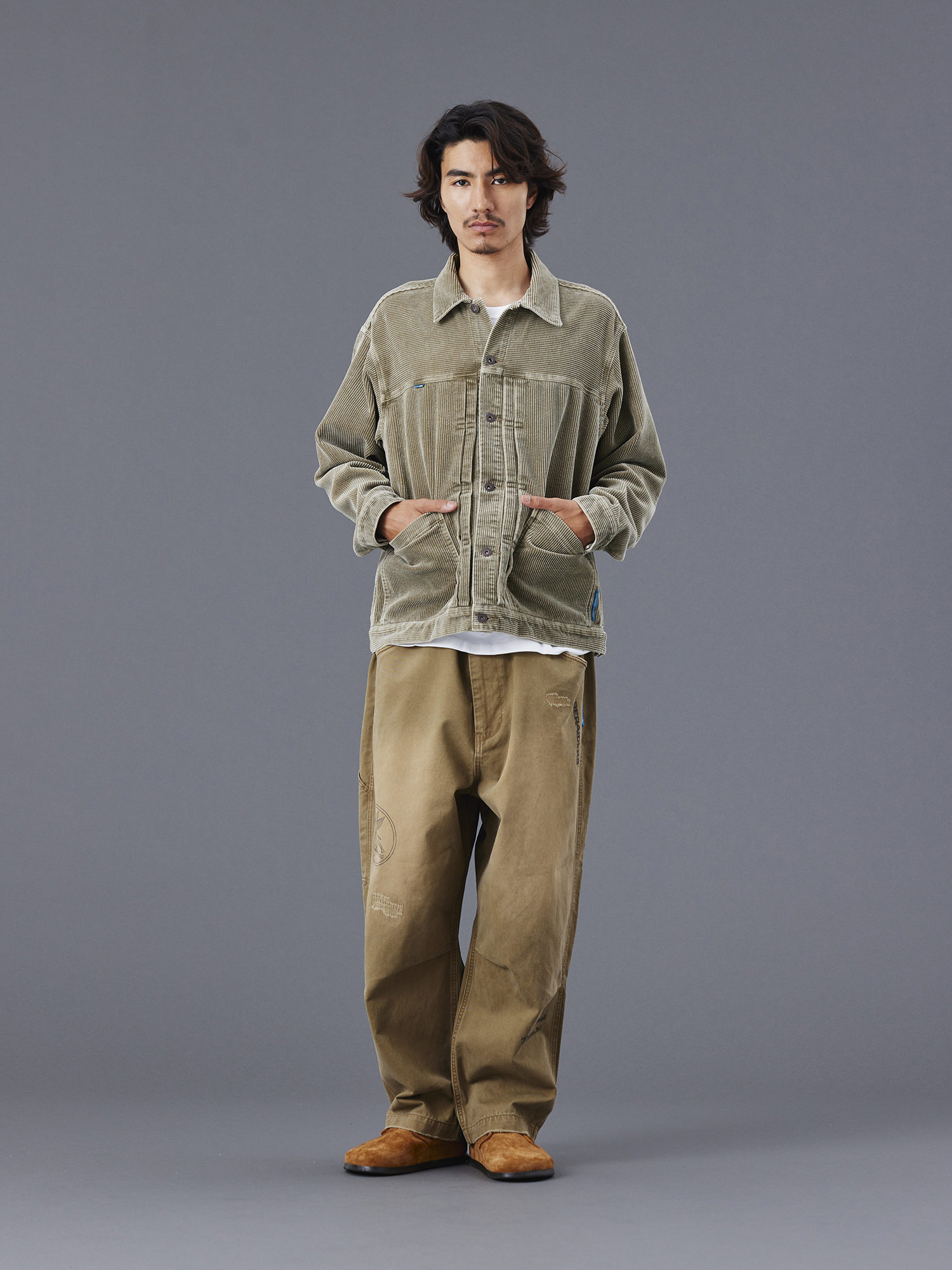 LIBERAIDERS HANDWRITING PRINT CHINO SARROUEL PANTS 777022503 BEI