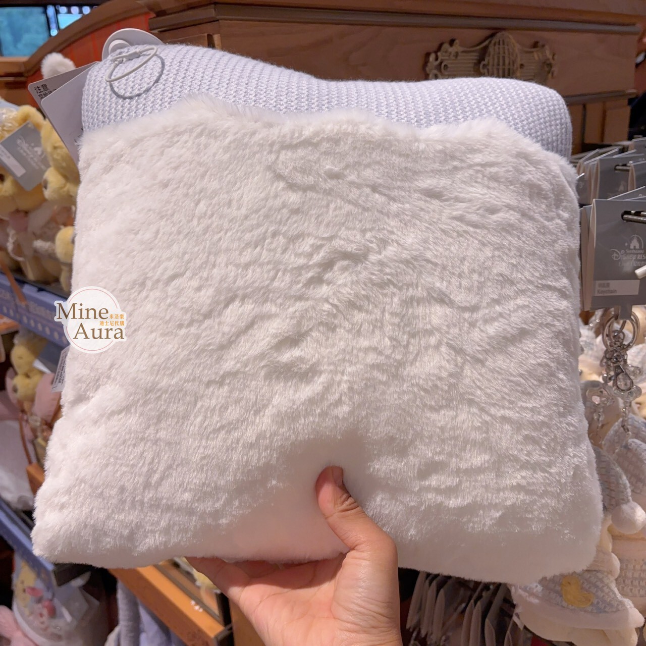 2025 冬日 小熊維尼和朋友們系列 圖案 造型 抱枕 靠墊 枕頭 -上海迪士尼樂園