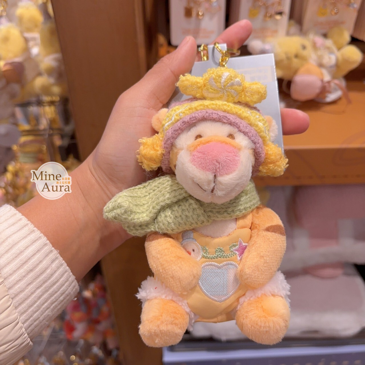 2025 冬日 小熊維尼和朋友們系列 跳跳虎 Tigger 絨毛 鑰匙圈 吊飾 小熊維尼 Winnie the Pooh -上海迪士尼樂園