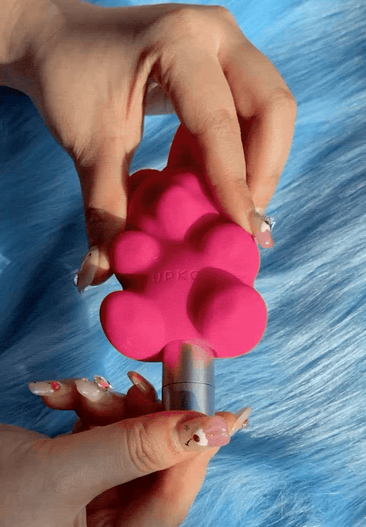 UPKO,義大利 UPKO,UPKO 軟糖派對情趣冒險飛行棋禮盒,調教時尚,調教,調教扮演,BDSM,SM,親密關係,格雷,角色扮演,捆綁,禮物,繩縛,束縛,綁帶,口球,手拍,頸圈,項圈,牽引鏈,手銬,腳銬,馬鞭