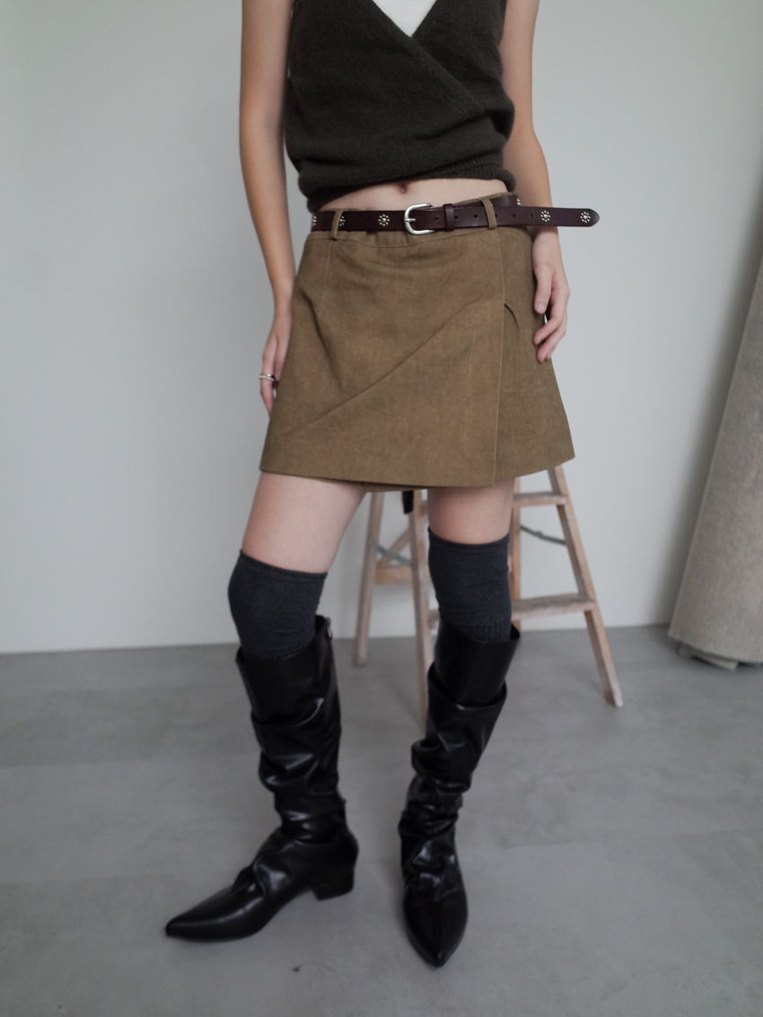tructured side zip skort in OLIVE