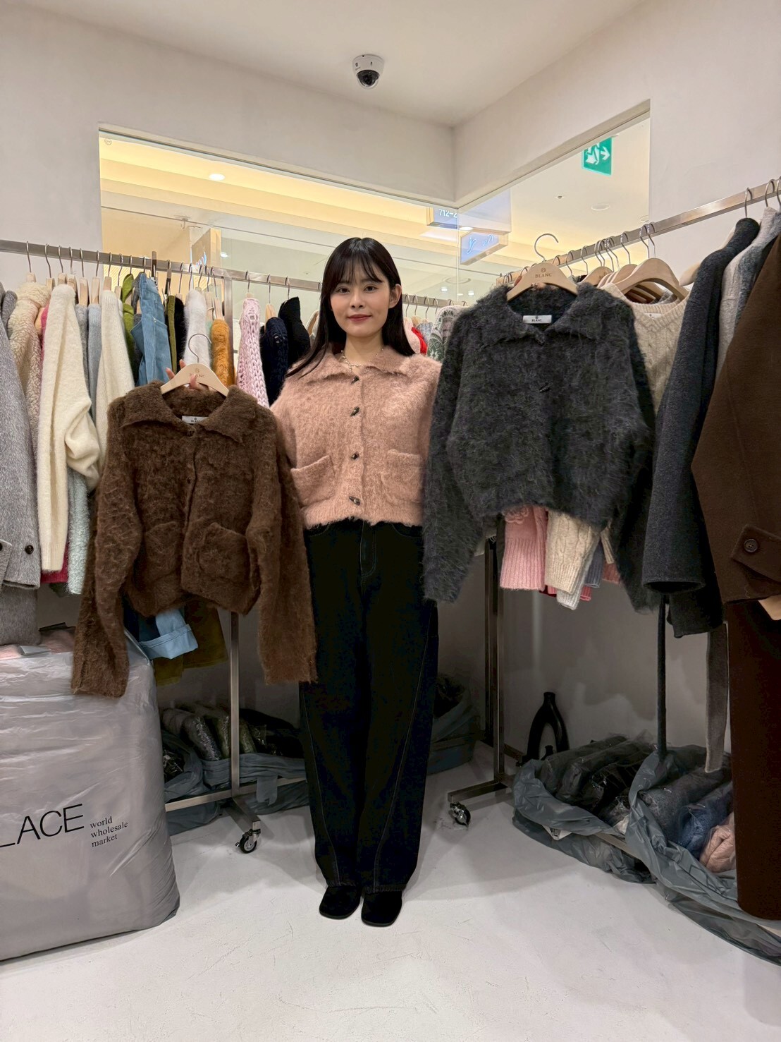 MB5312 毛毛翻領牛角扣短版外套