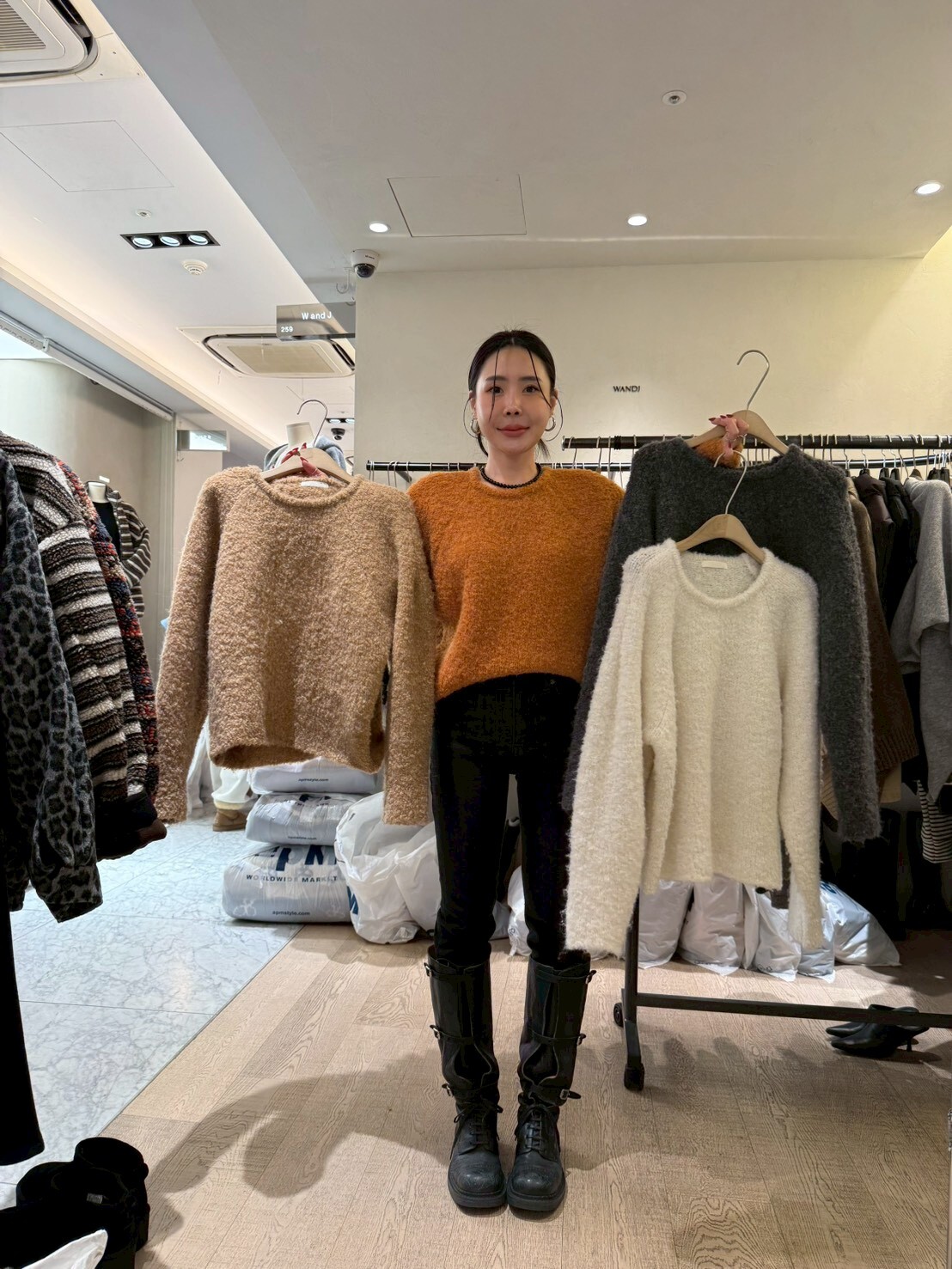 WJ5127 捲捲圓領毛毛上衣