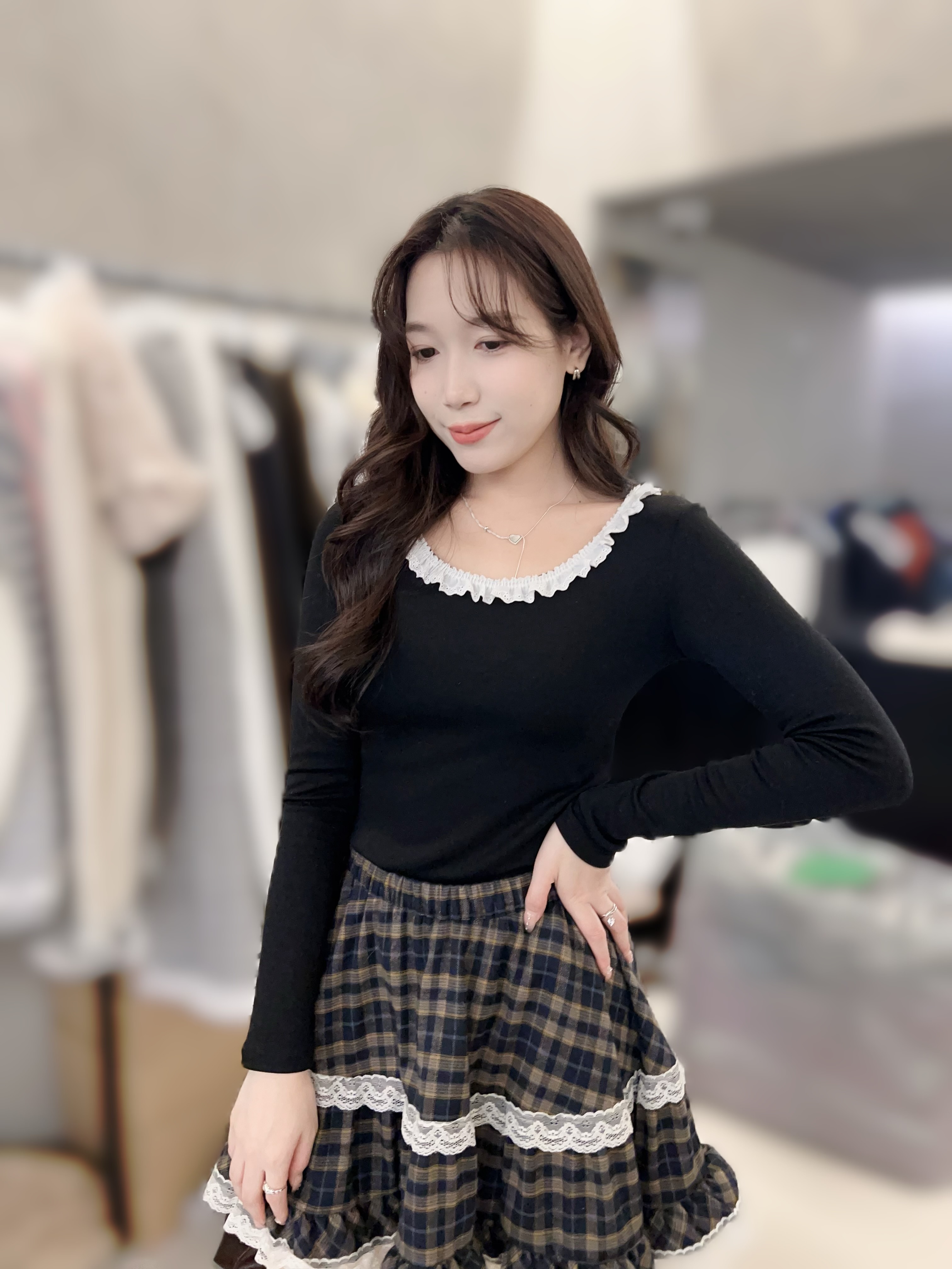 MP12  彈力LACE上衣 胸 32-50 長23  $449 (一口價)