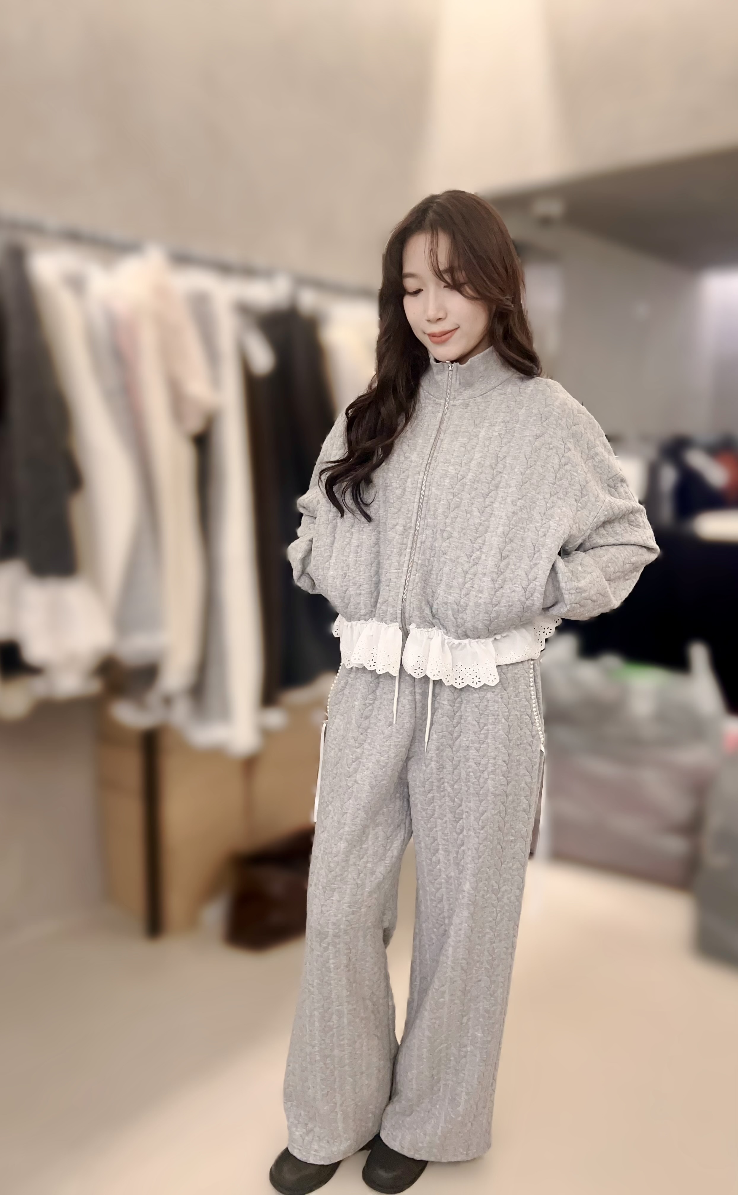 MP24  ( 1 SET ) 外套:胸54  長22   / 褲:腰 28- 46  HIP50   長40   $899 (一口價)