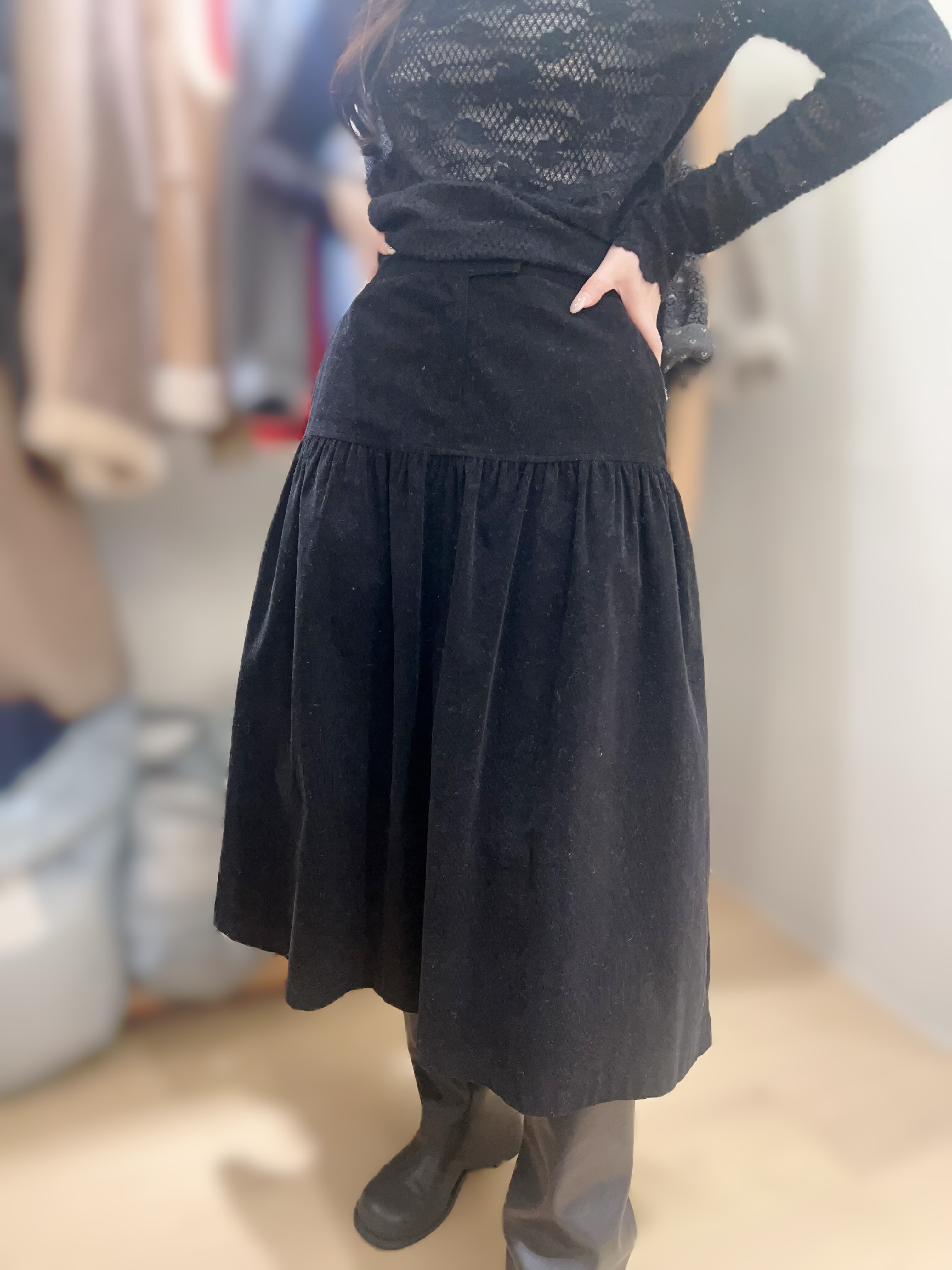 TZ10  燈花絨裙  腰 26-32  HIP45 長 31   $509 (一口價)