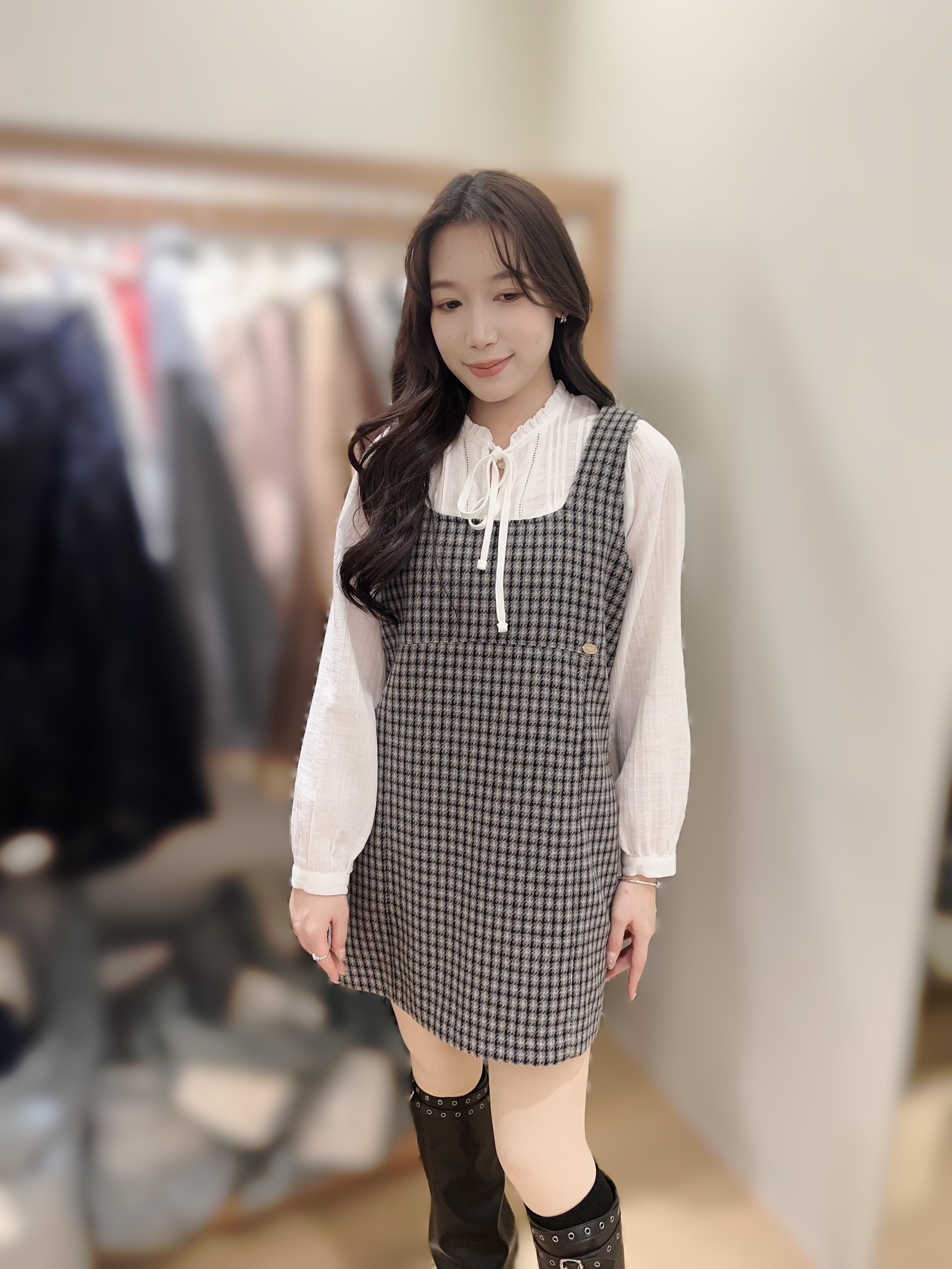 TZ20   格仔連身裙  50 %羊毛 胸 38長 32$ 腰 37 hip 42  $569 (一口價)