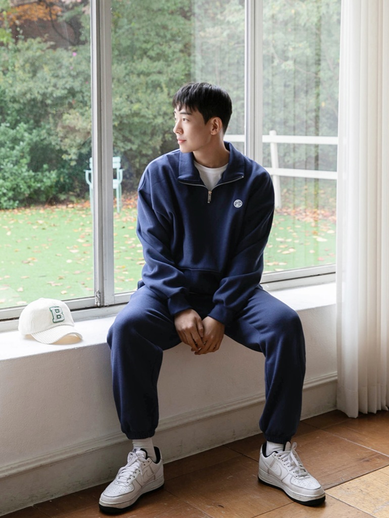 Bite 拉絨半拉鍊大學T