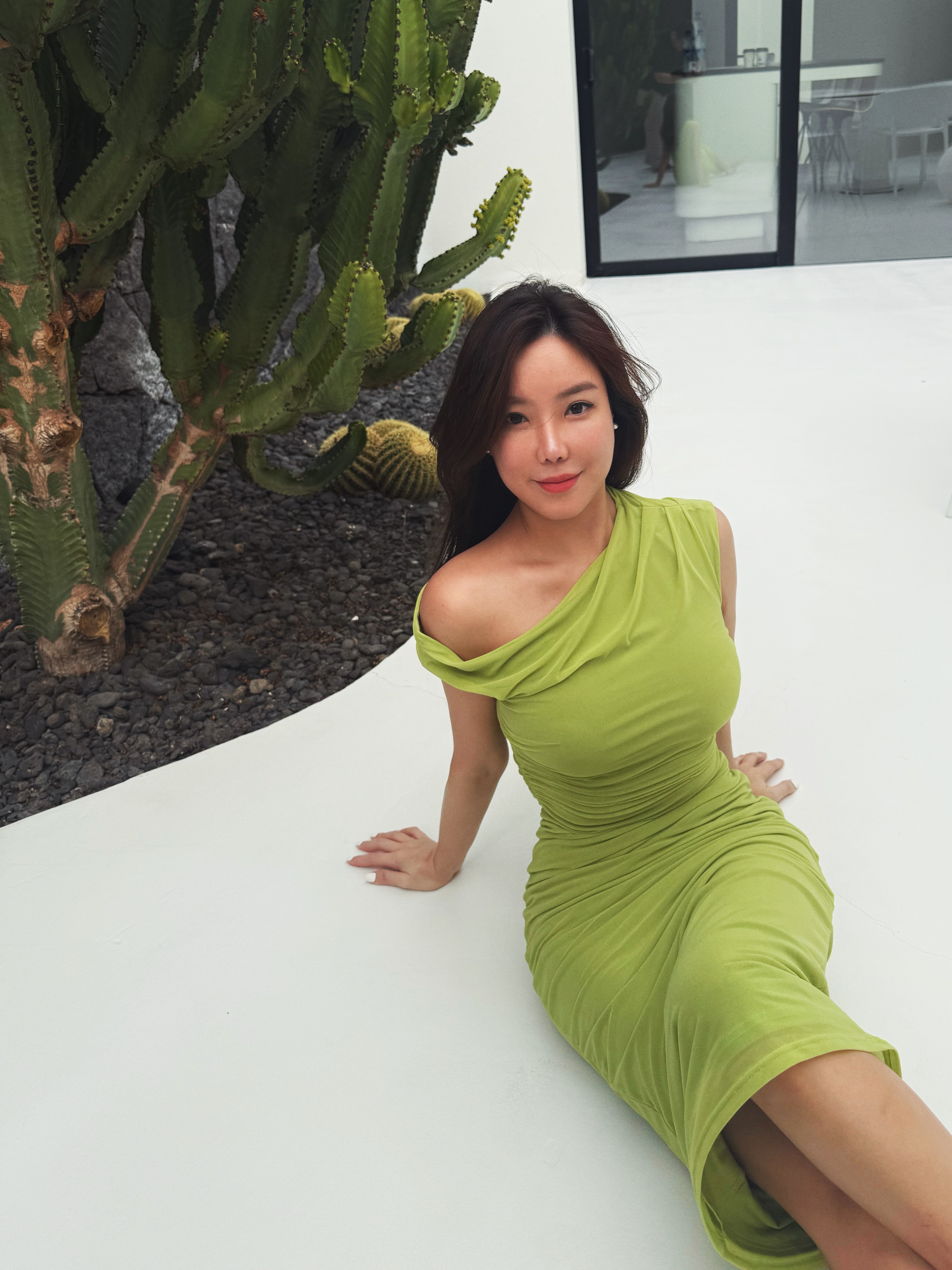 Vibrant style 繽紛感 斜肩抓皺顯瘦洋裝