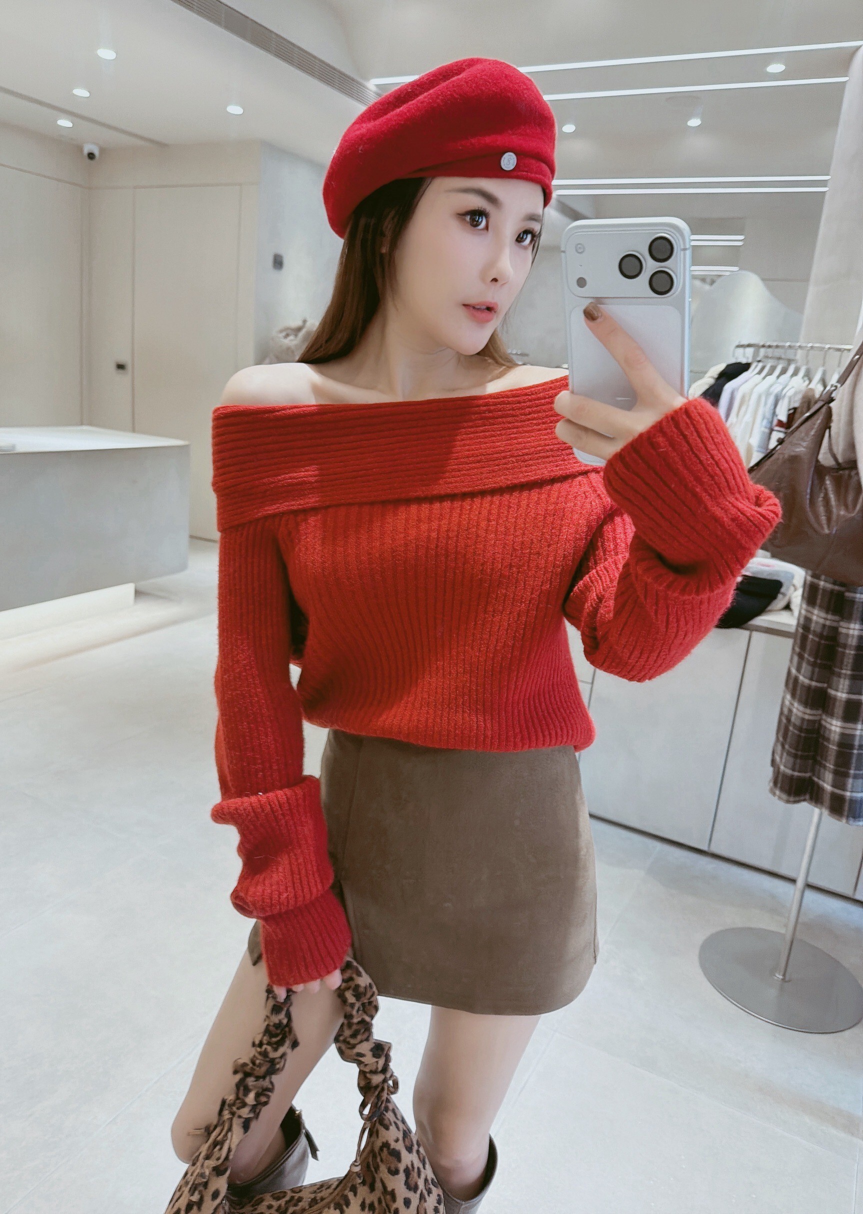 一字翻領素面針織上衣