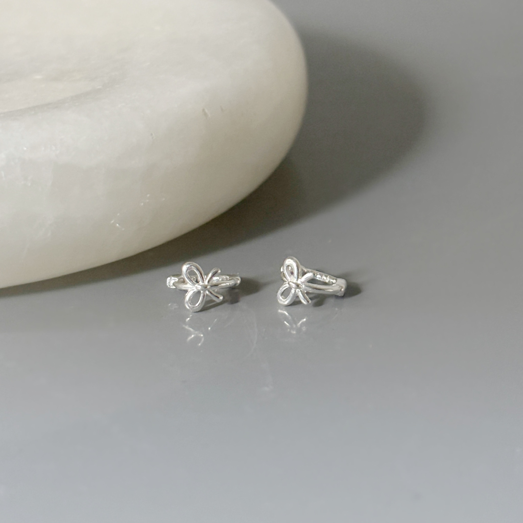 簡約蝴蝶結耳骨圈