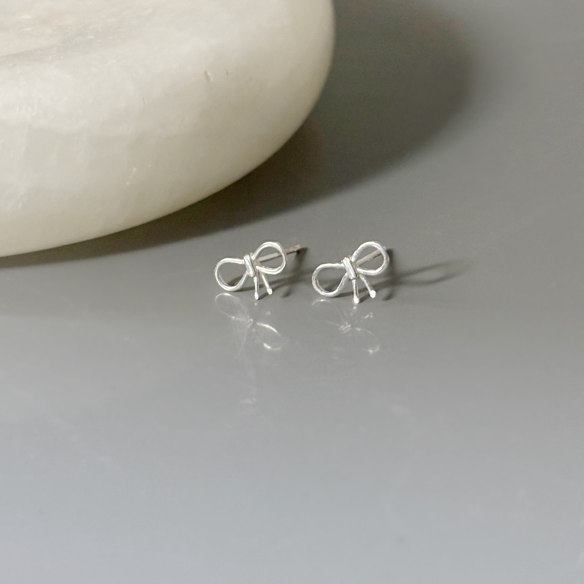 簡約線條蝴蝶結耳環