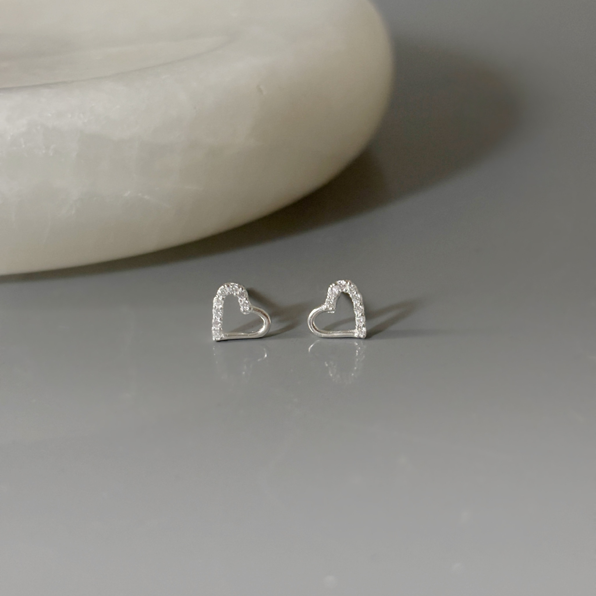 半邊鋯石愛心耳環