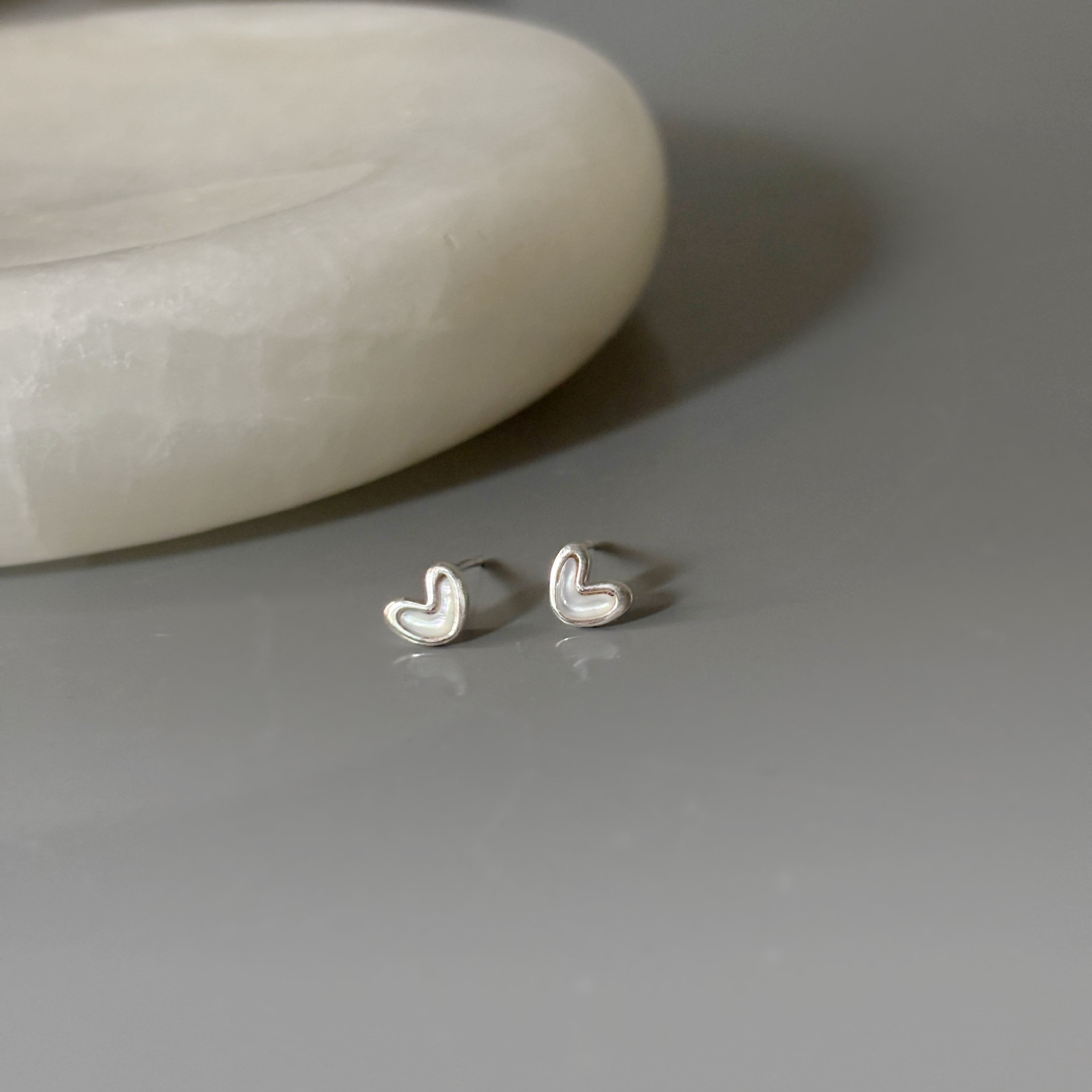 手繪愛心母貝耳環