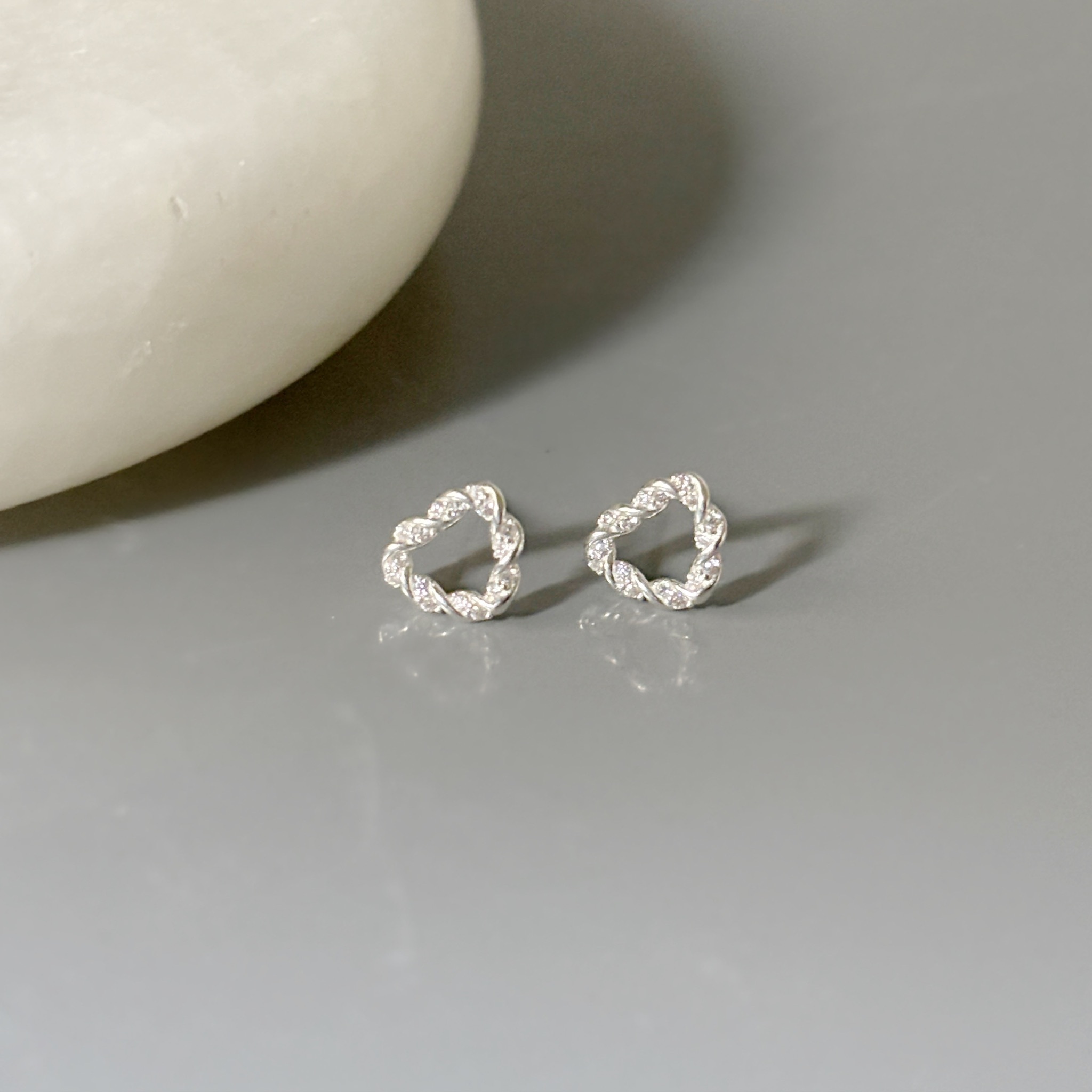 麻花愛心纏繞鋯石耳環