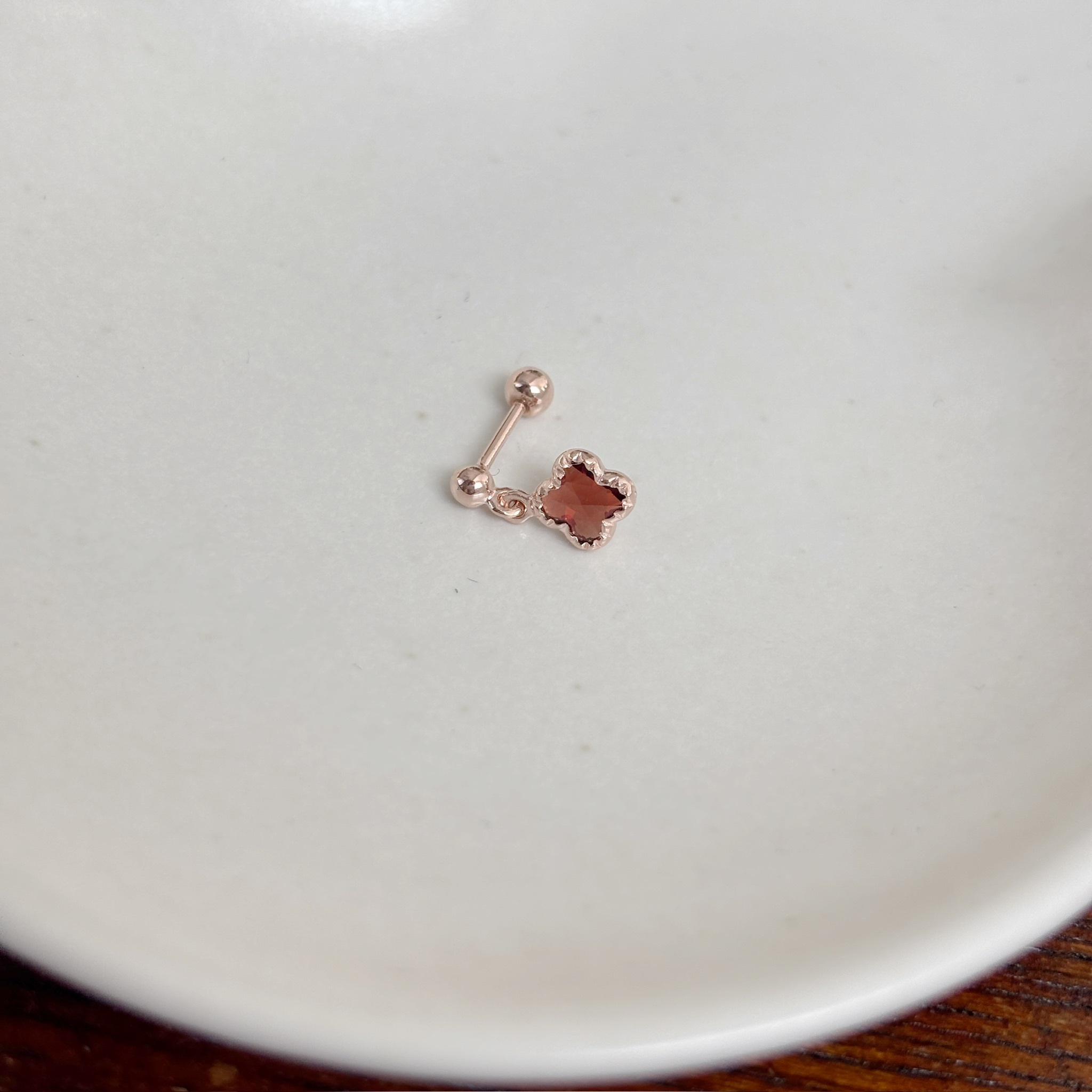 晃晃蛋糕四葉草石榴石轉珠耳環