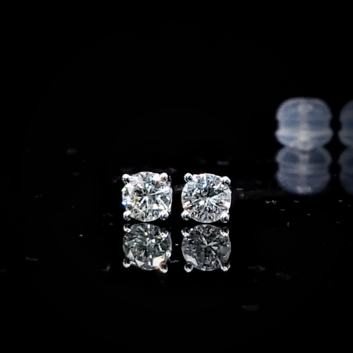 全新18K白金【主石40份鑽石】4爪耳環