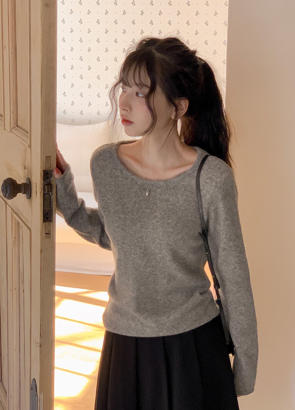 韓國grace muse授權 浪漫小心機後簍空綁帶磨毛上衣