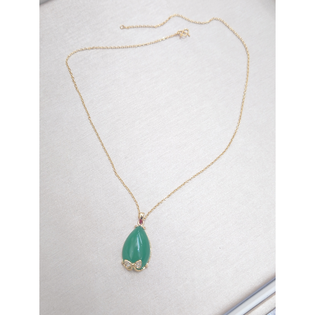 HKAF1218-007 5A級辣綠玉髓水滴吊墜 [附鍍金頸鏈] (A7)