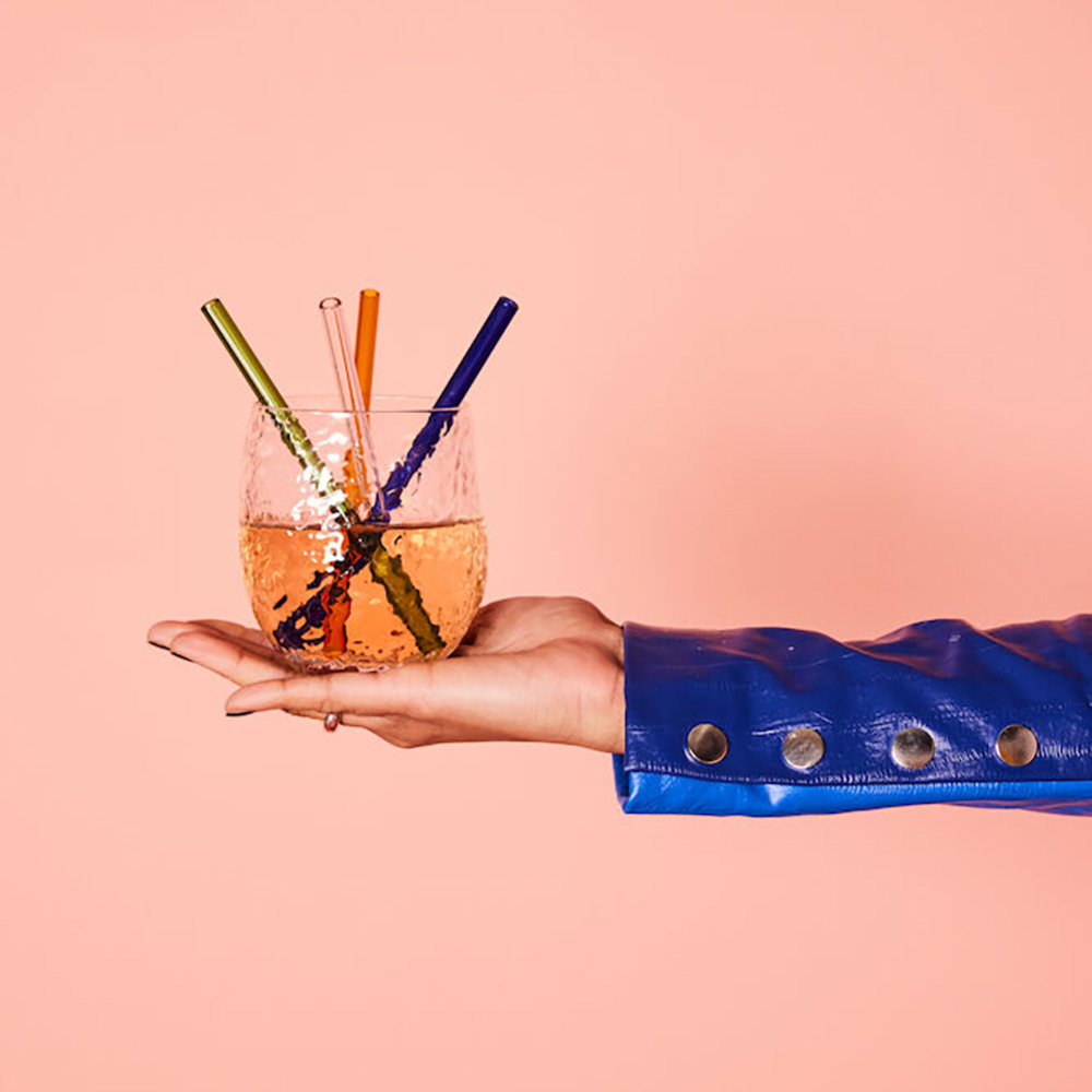 ByOn-玻璃吸管4入組，有4種不同亮麗的顏色(綠/藍/琥珀/透明)，方便辨別各自的飲品