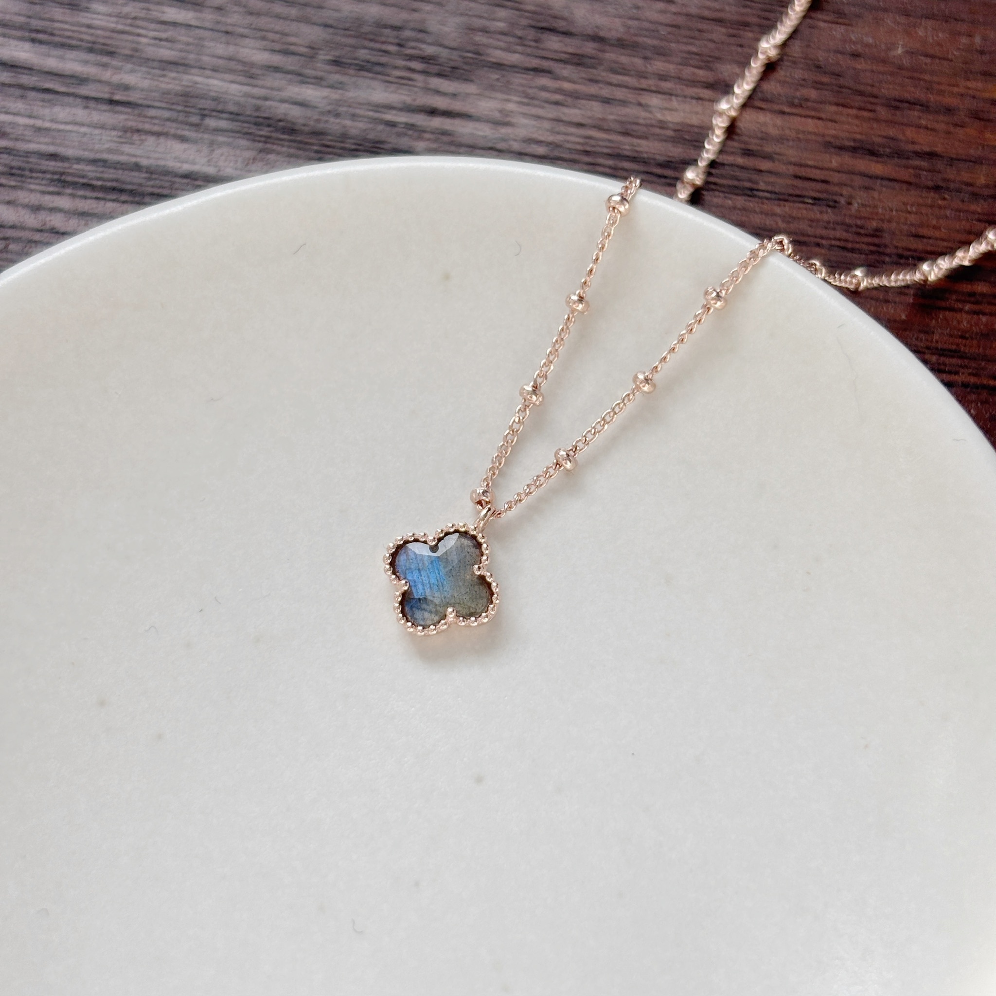 滾珠邊四葉草拉長石細珠項鍊